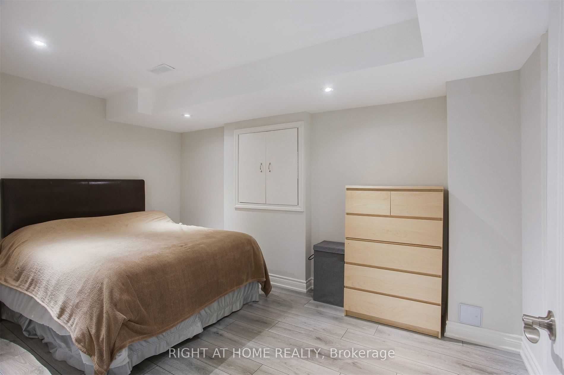 110 Thatcher Crescent #basement Property Photo 8