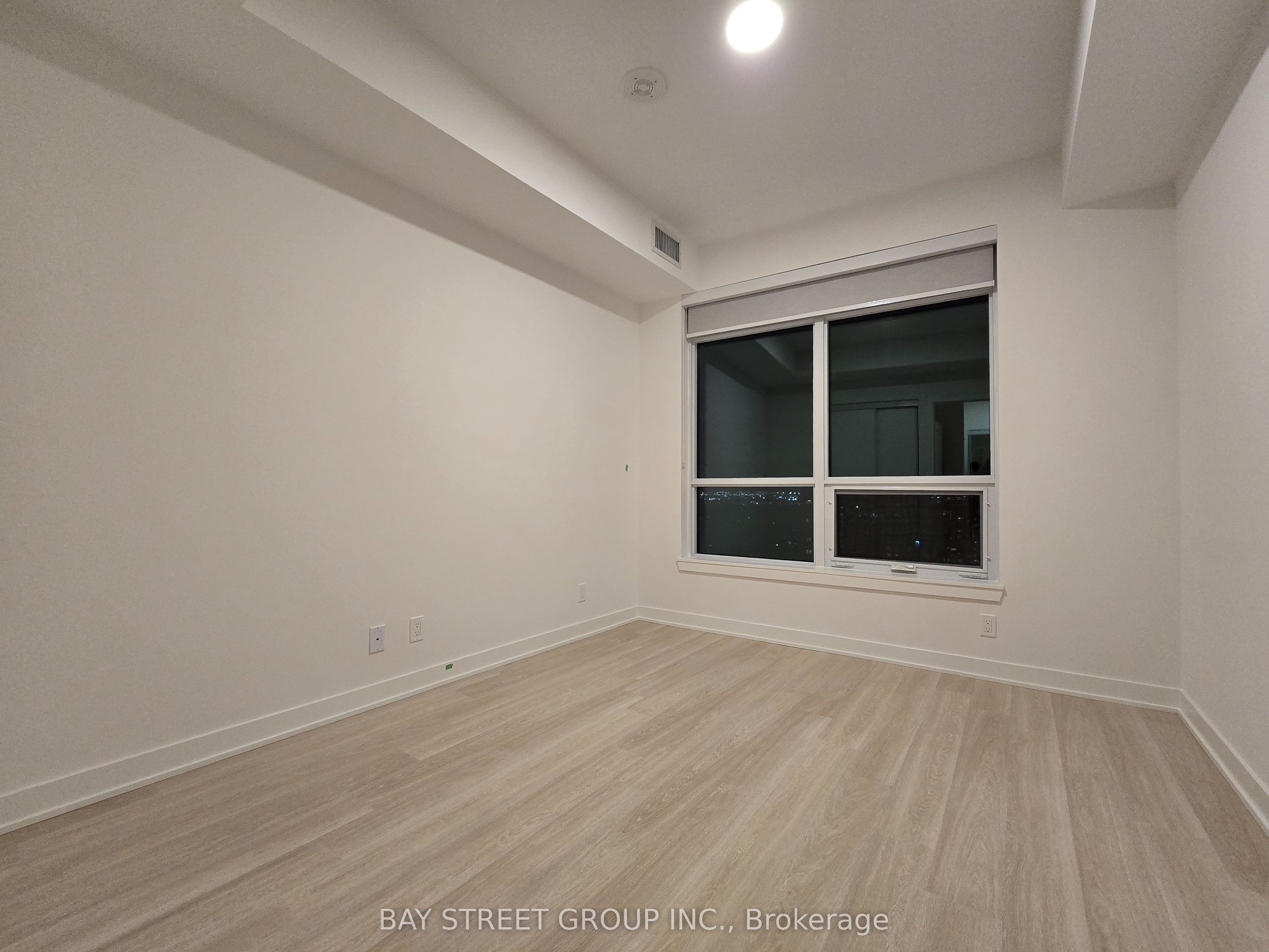 50 Upper Mall Way 1806b Property Photo 3