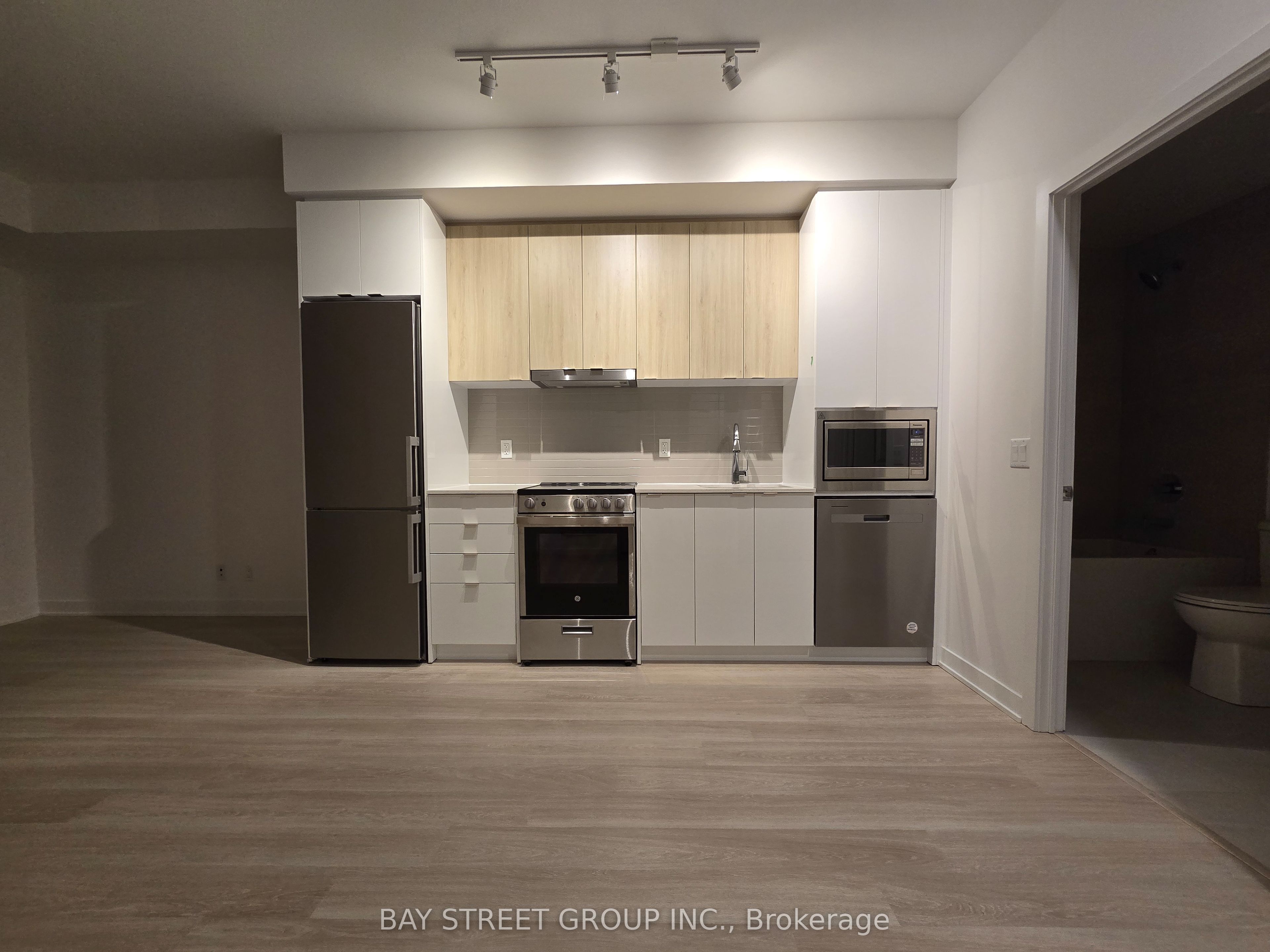 50 Upper Mall Way 1806b Property Photo 4