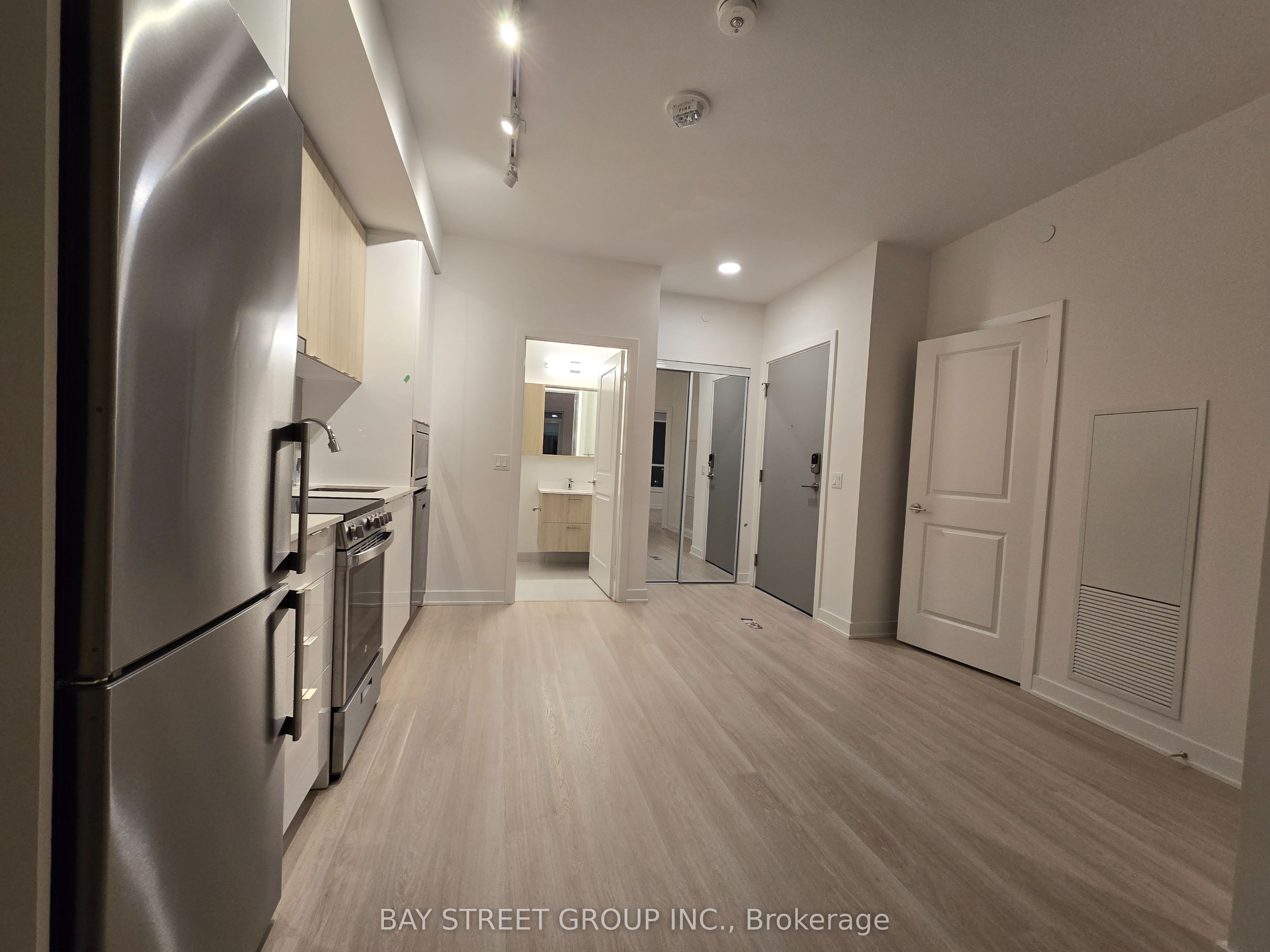 50 Upper Mall Way 1806b Property Photo 7
