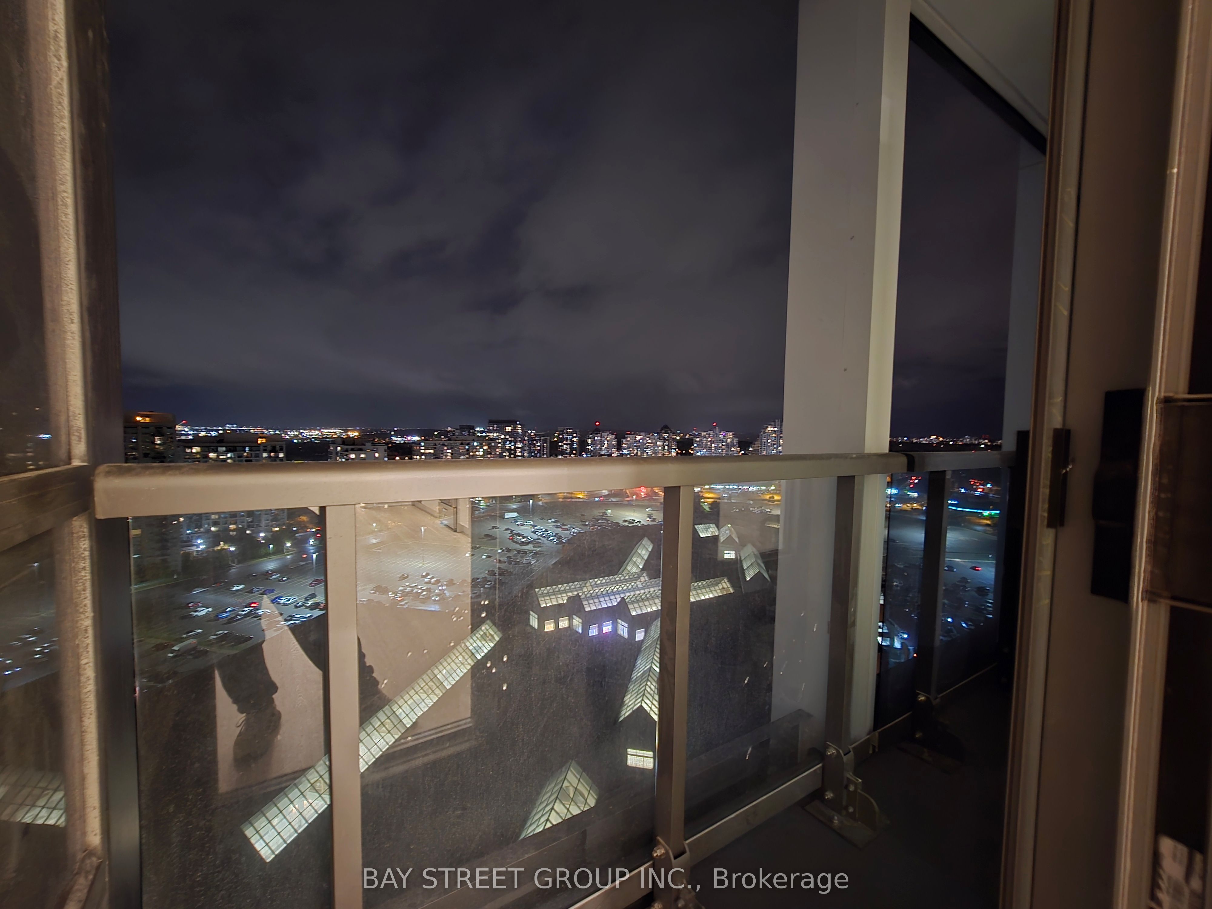 50 Upper Mall Way 1806b Property Photo 8