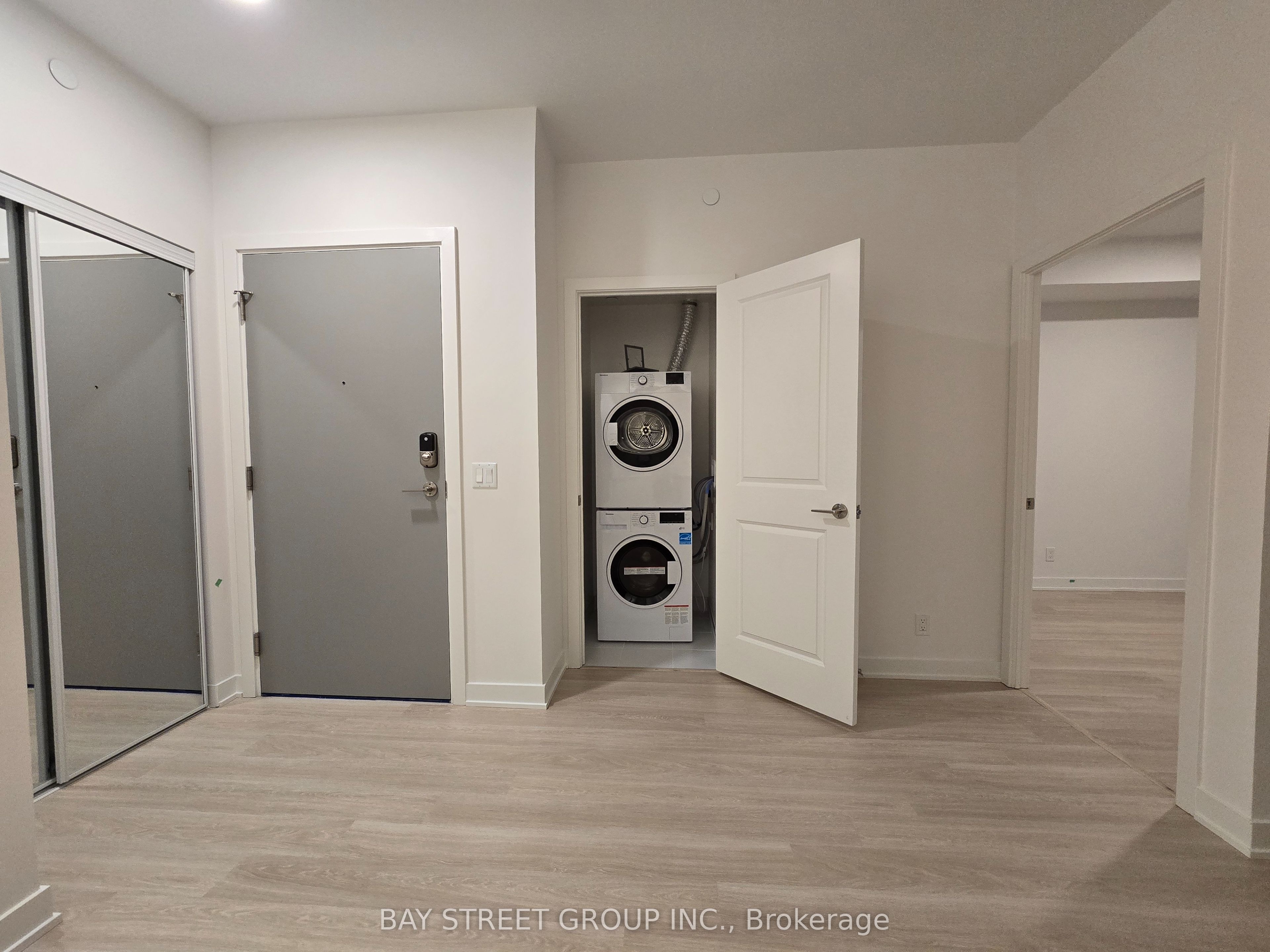 50 Upper Mall Way 1806b Property Photo 11