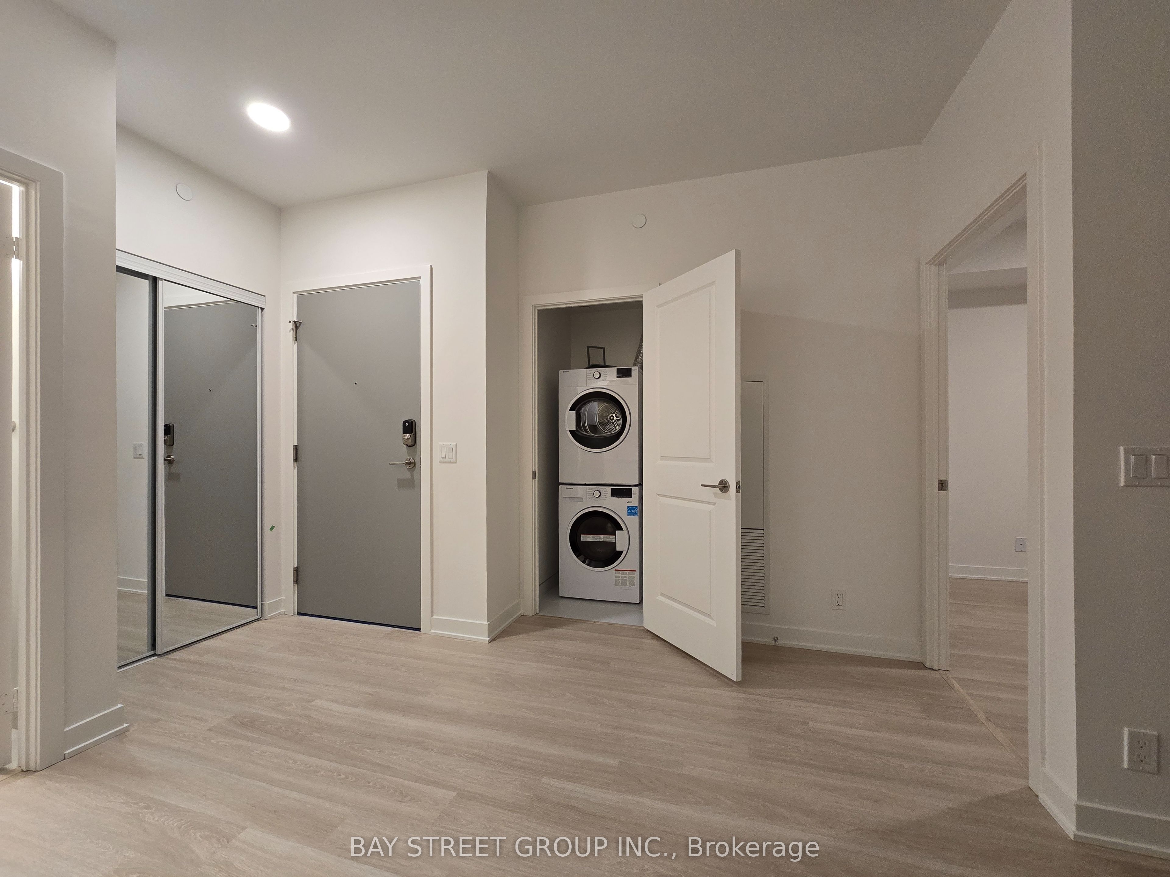 50 Upper Mall Way 1806b Property Photo 12