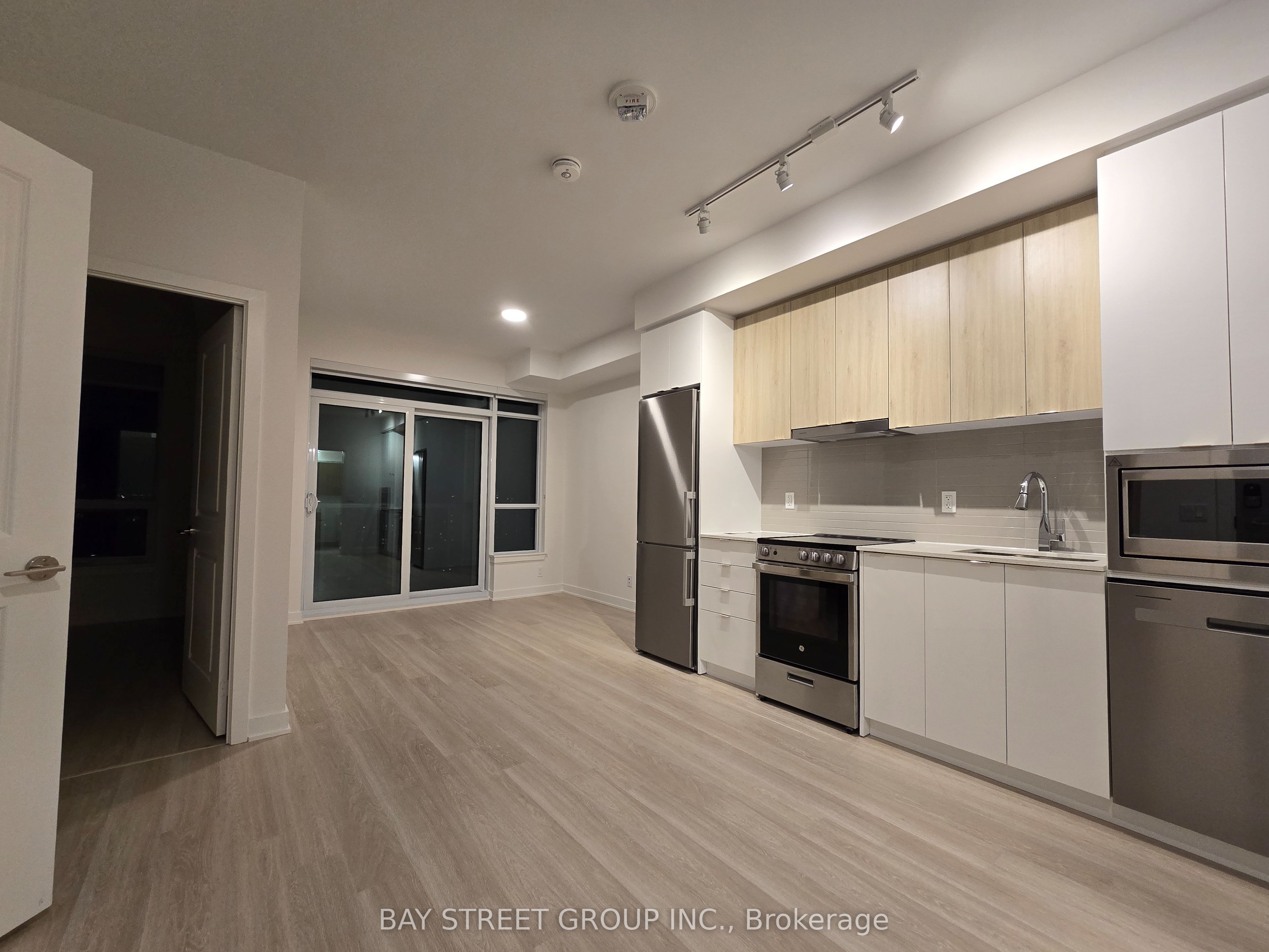 50 Upper Mall Way 1806b Property Photo 14