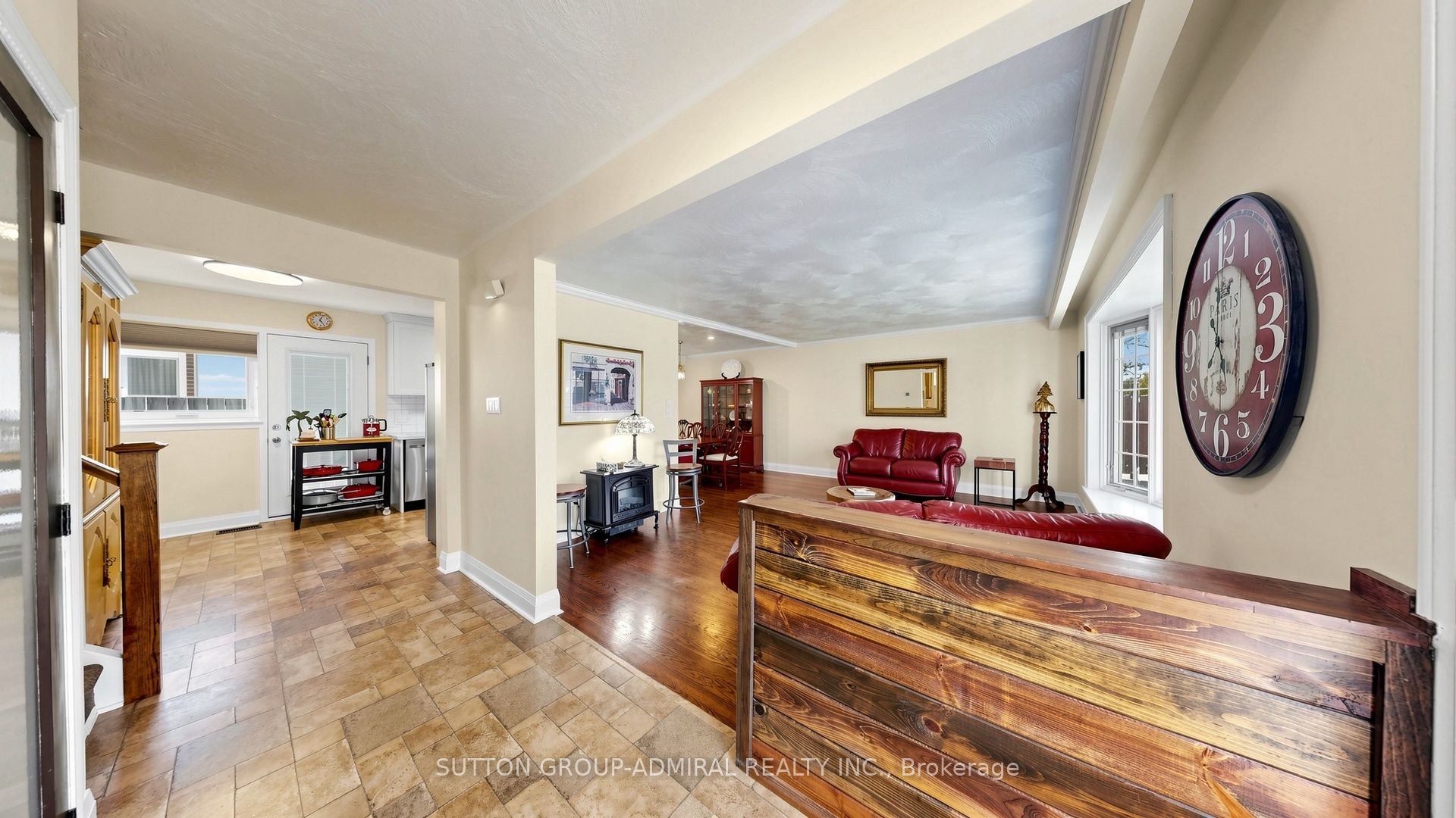 218 Bay Thorn Drive Property Photo 4