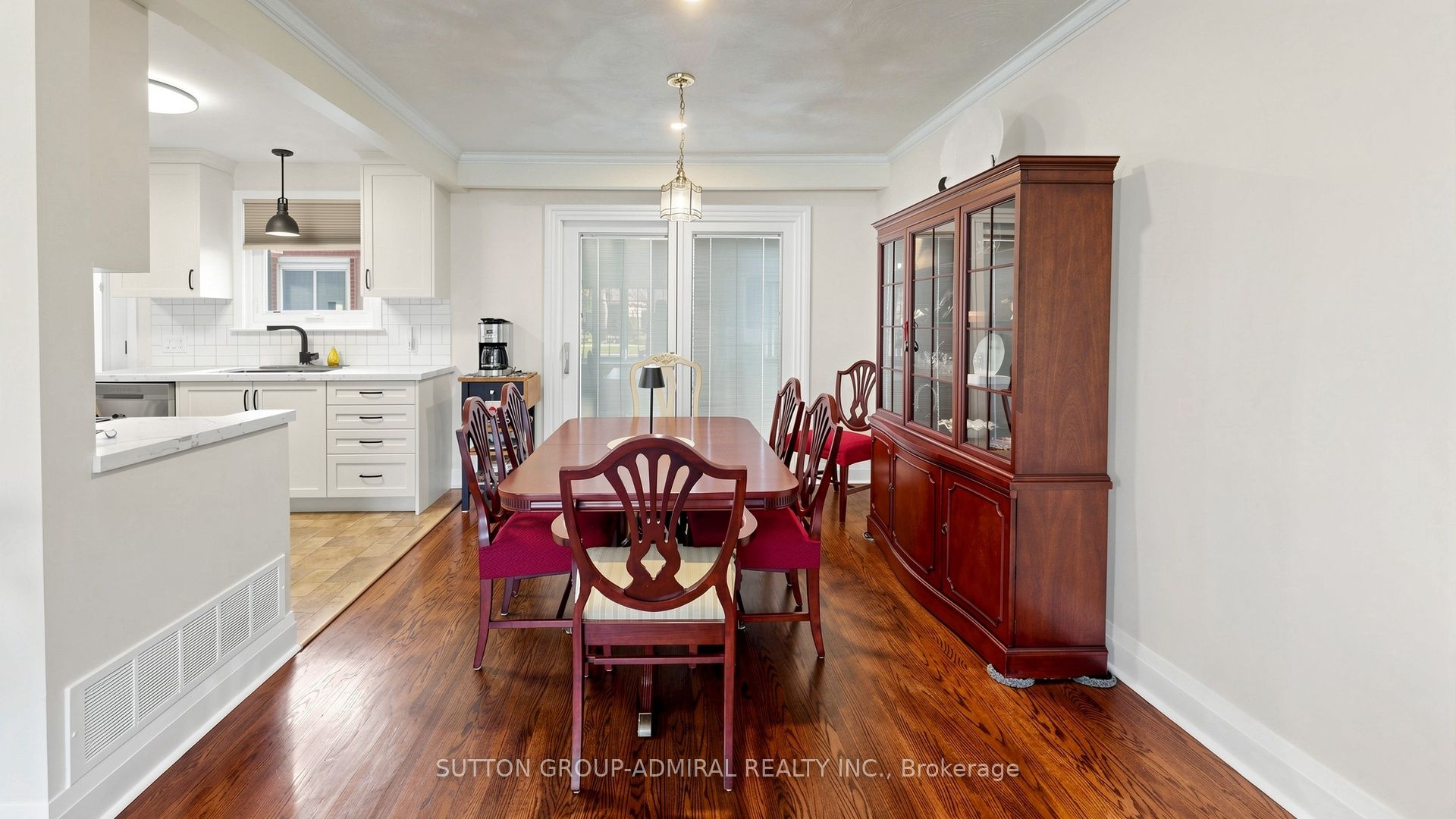 218 Bay Thorn Drive Property Photo 10