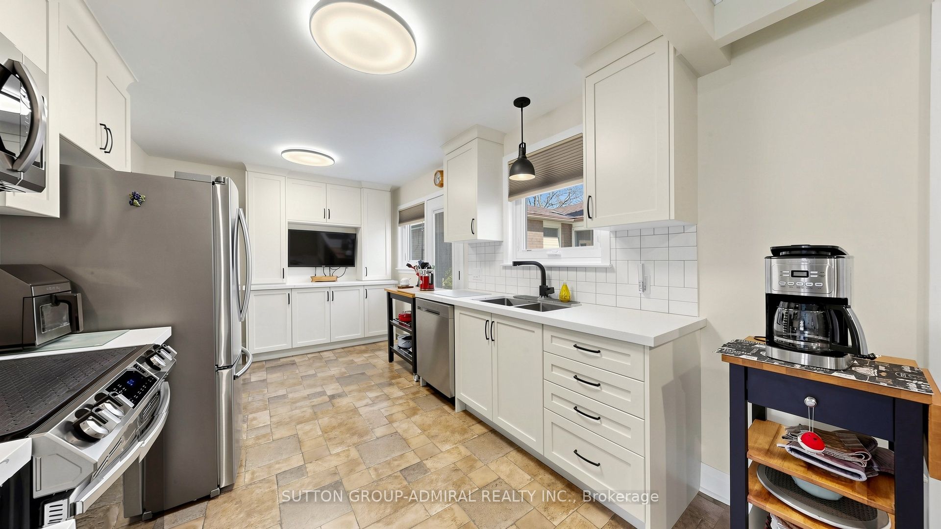 218 Bay Thorn Drive Property Photo 14