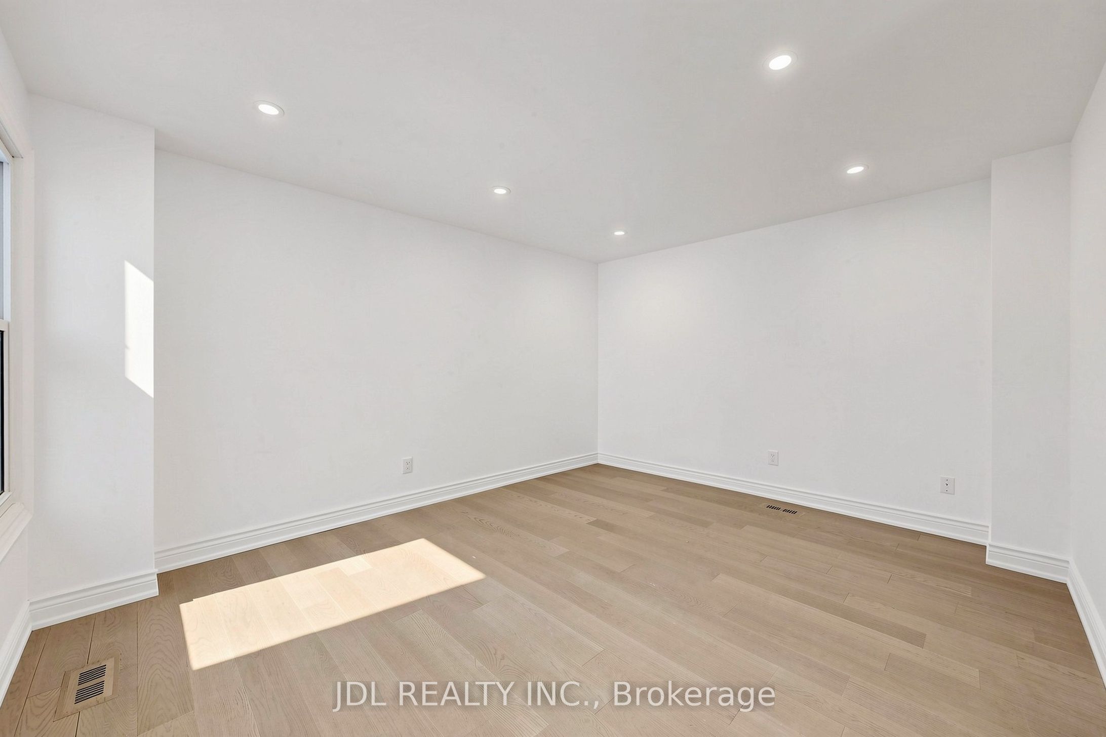 129 Appleby Crescent Property Photo 3