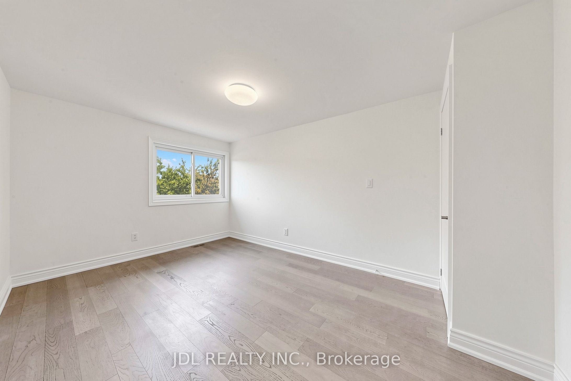 129 Appleby Crescent Property Photo 28