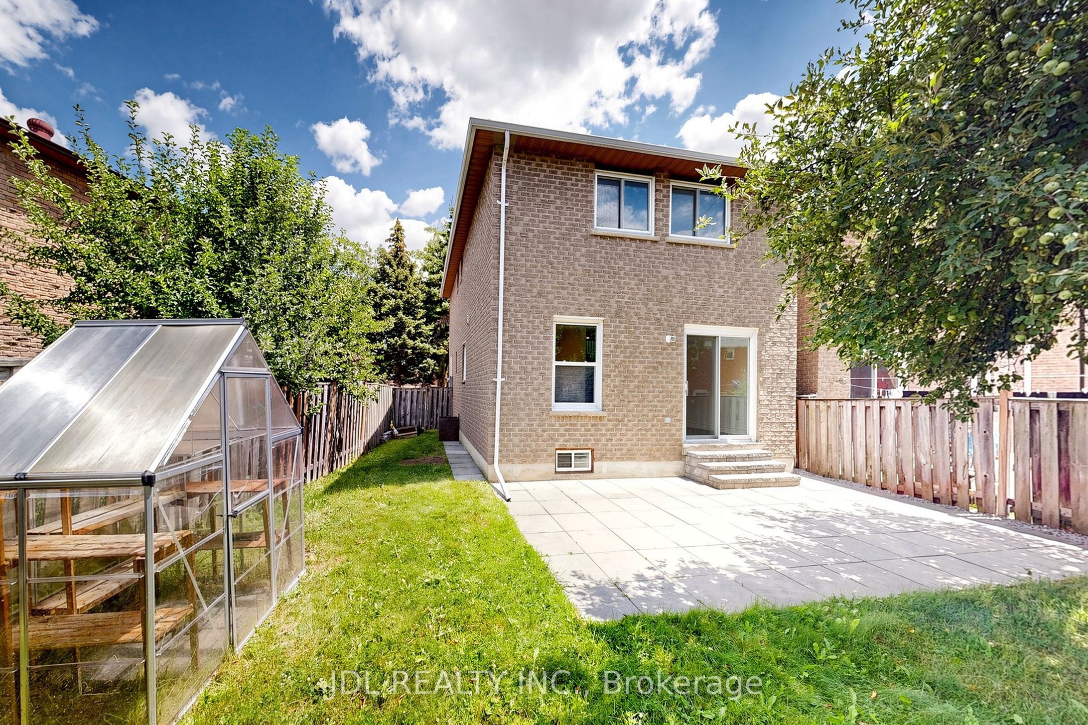 129 Appleby Crescent Property Photo 43