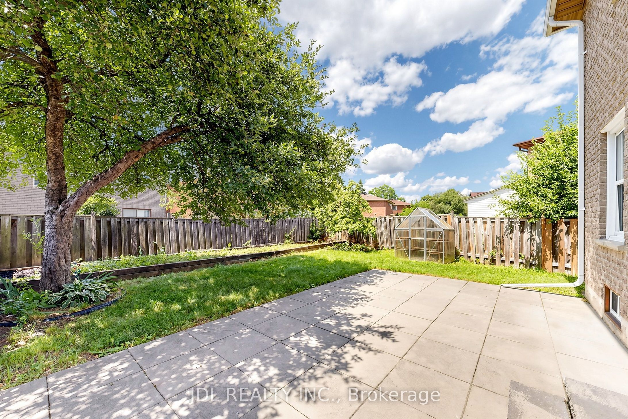 129 Appleby Crescent Property Photo 44