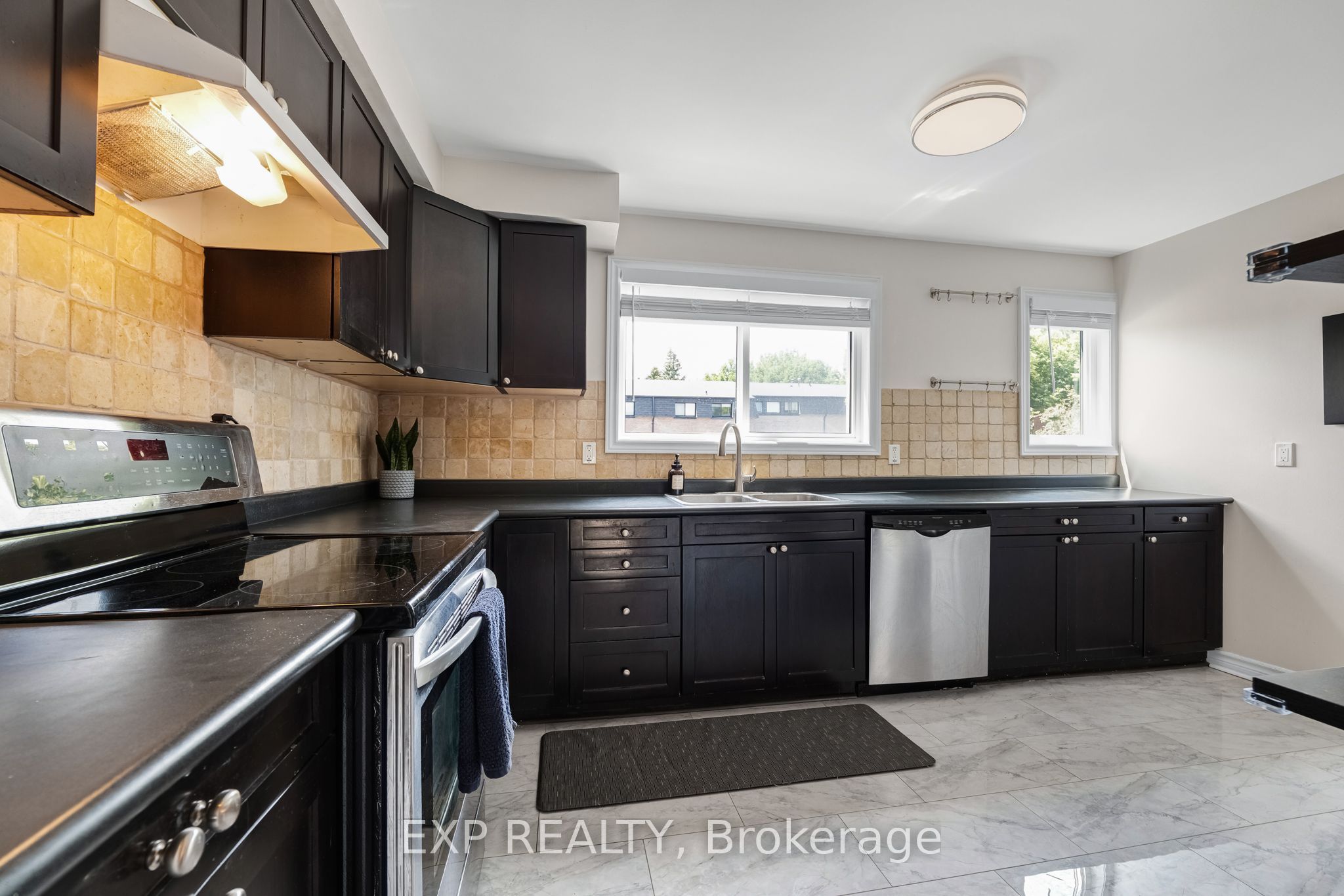 6 Poplar Crescent Property Photo 16