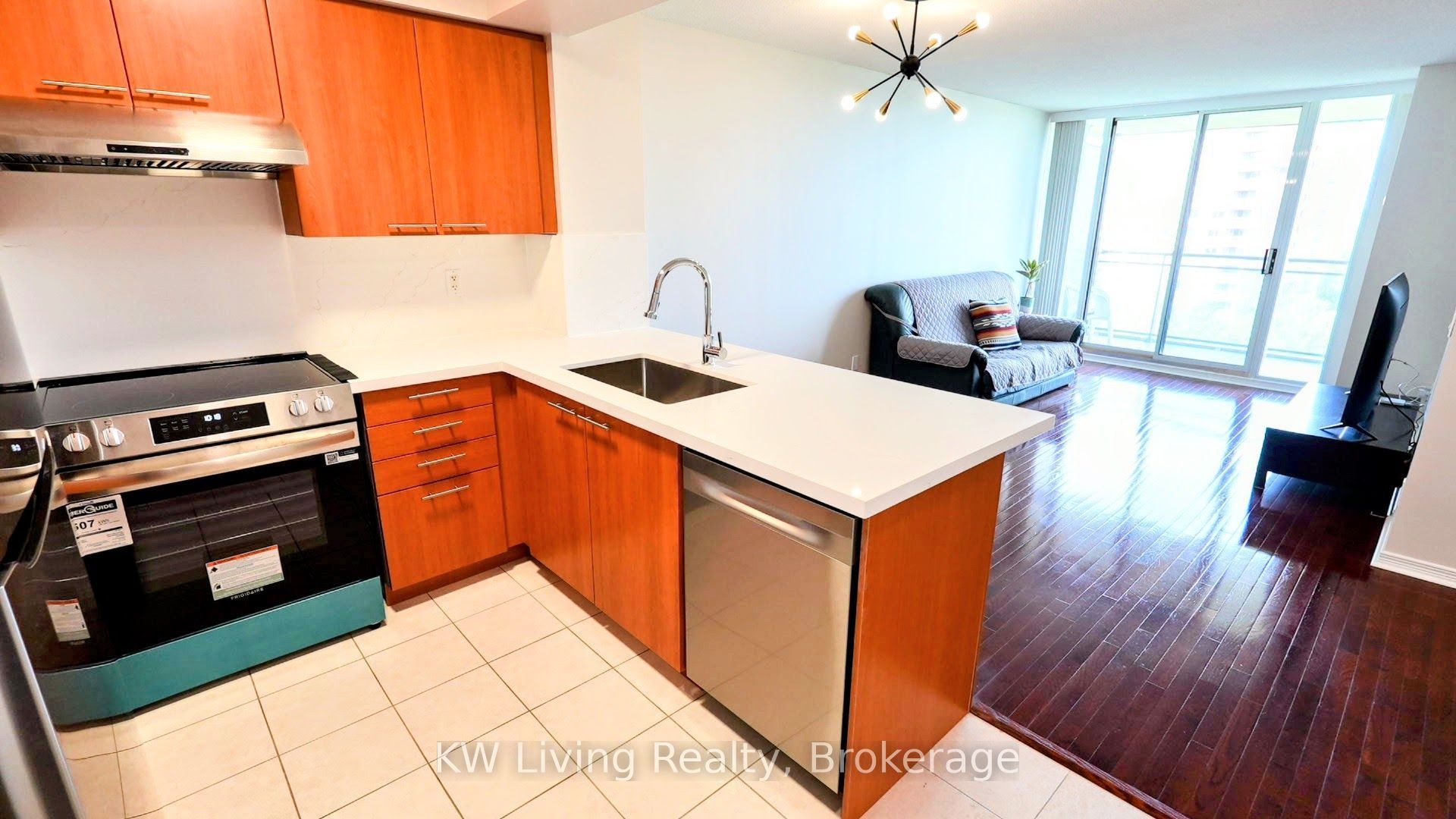 330 Red Maple Road 1003 Property Photo 11