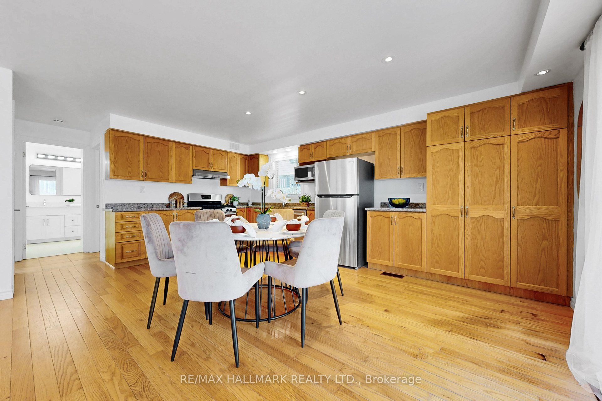 941 Lake Drive N Property Photo 10
