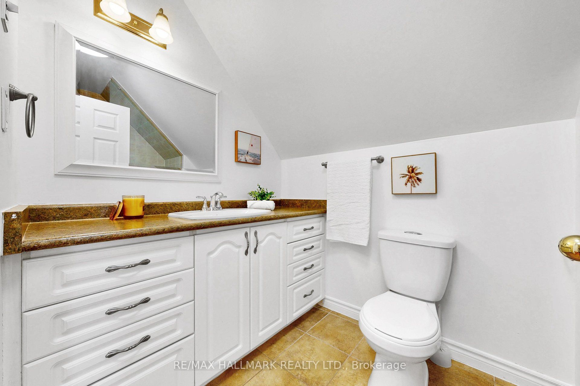 941 Lake Drive N Property Photo 19