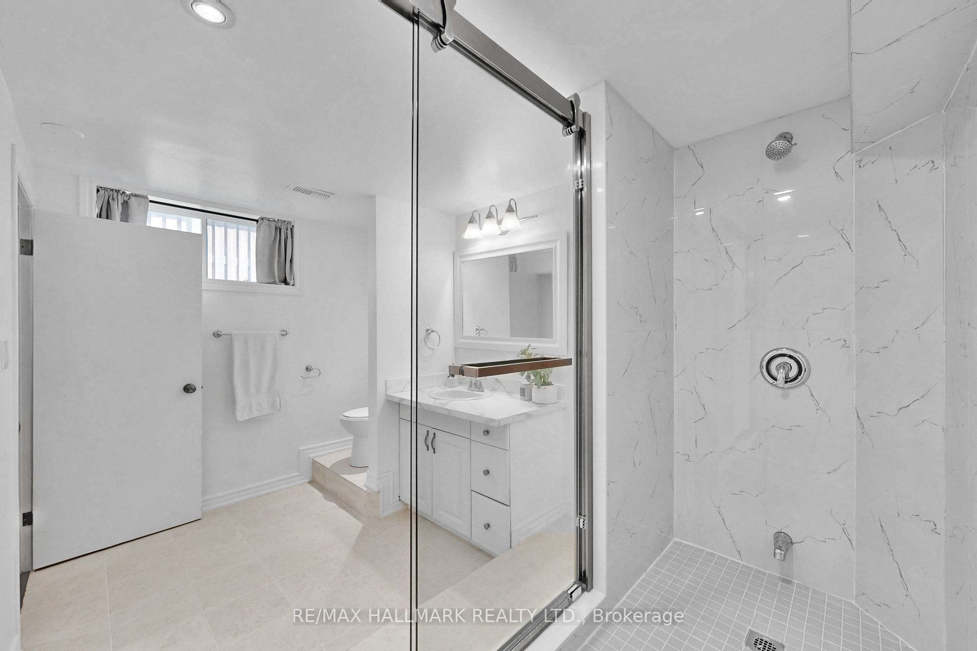 941 Lake Drive N Property Photo 25