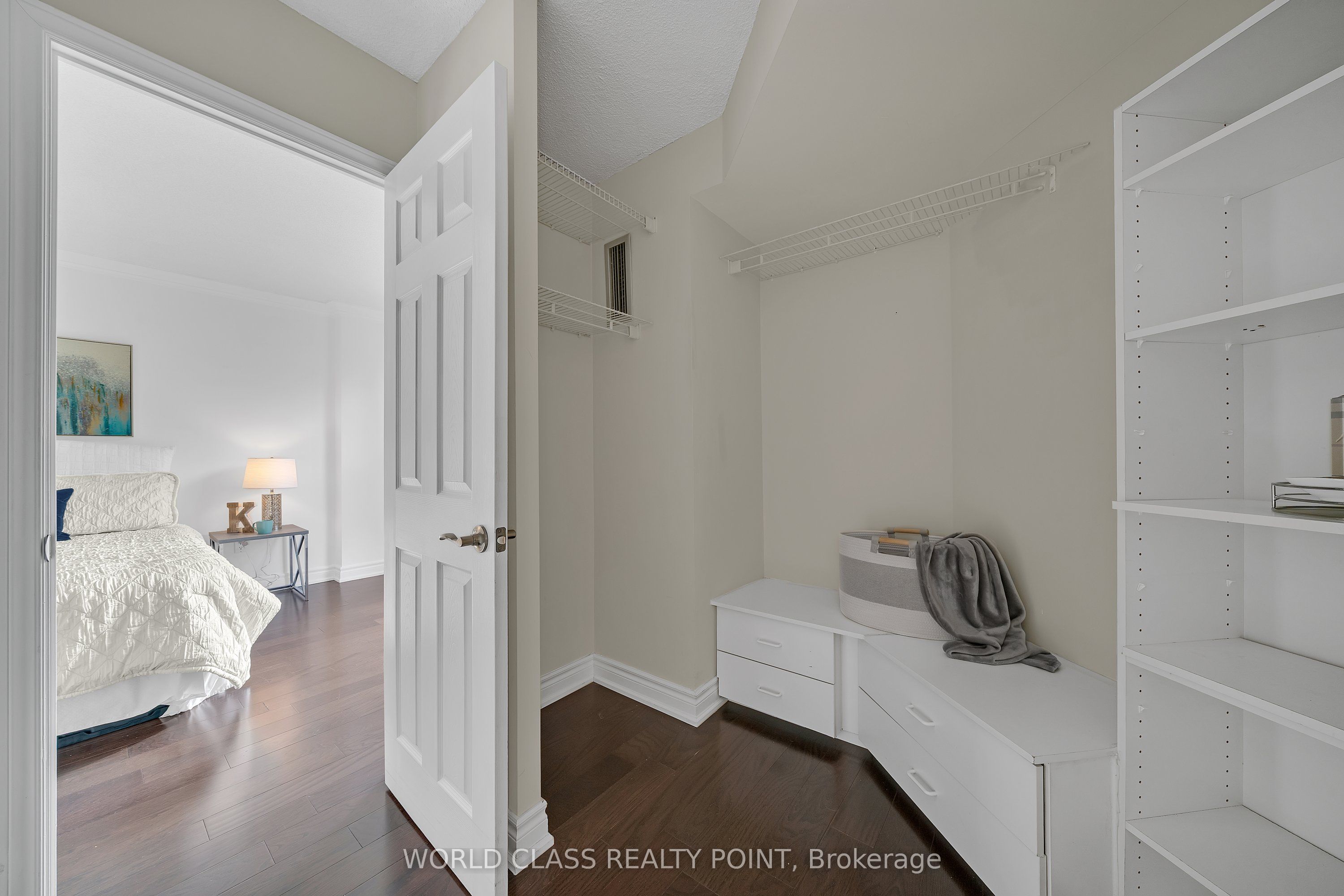 40 Harding Boulevard 201 Property Photo 9