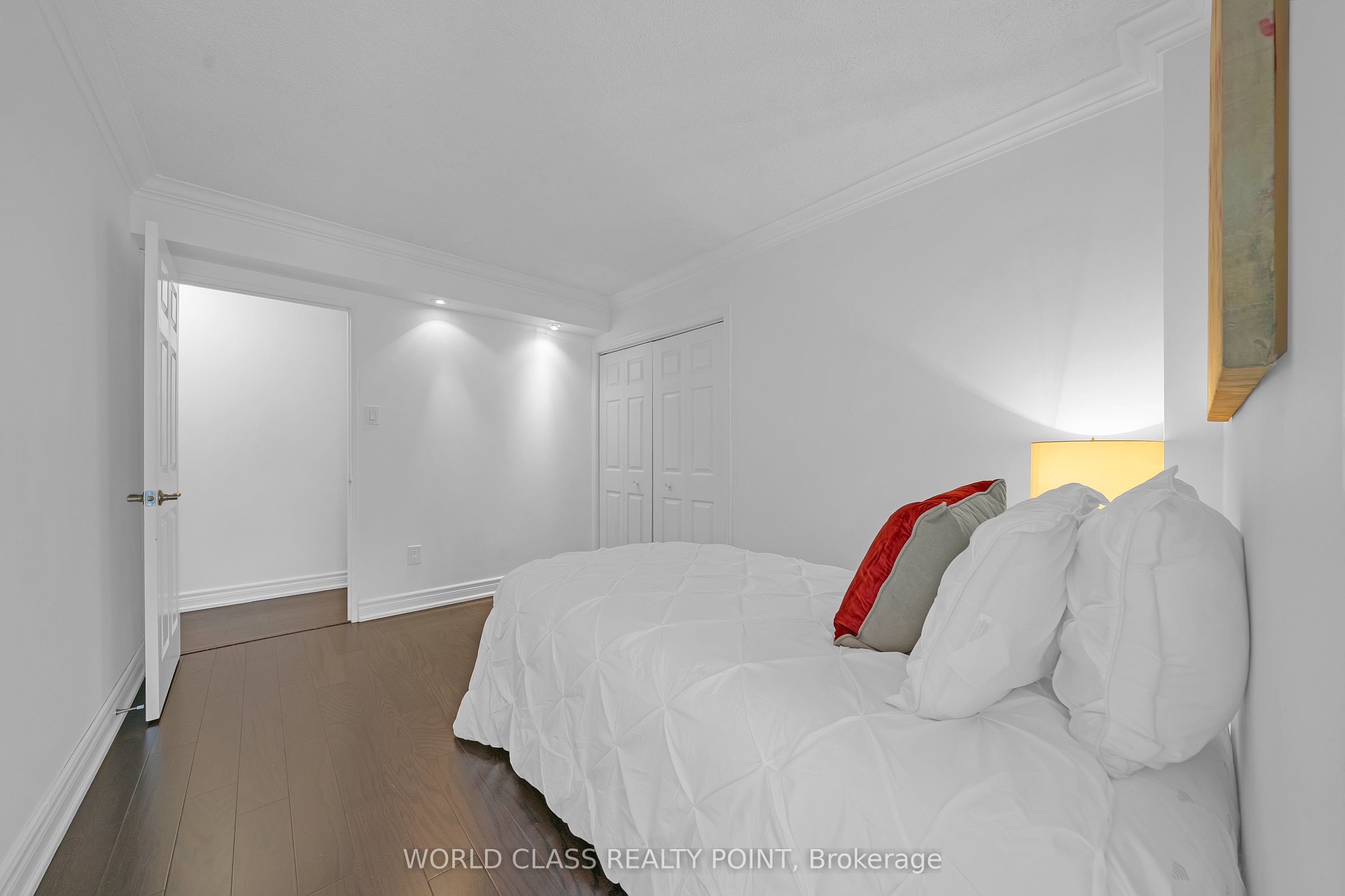 40 Harding Boulevard 201 Property Photo 12