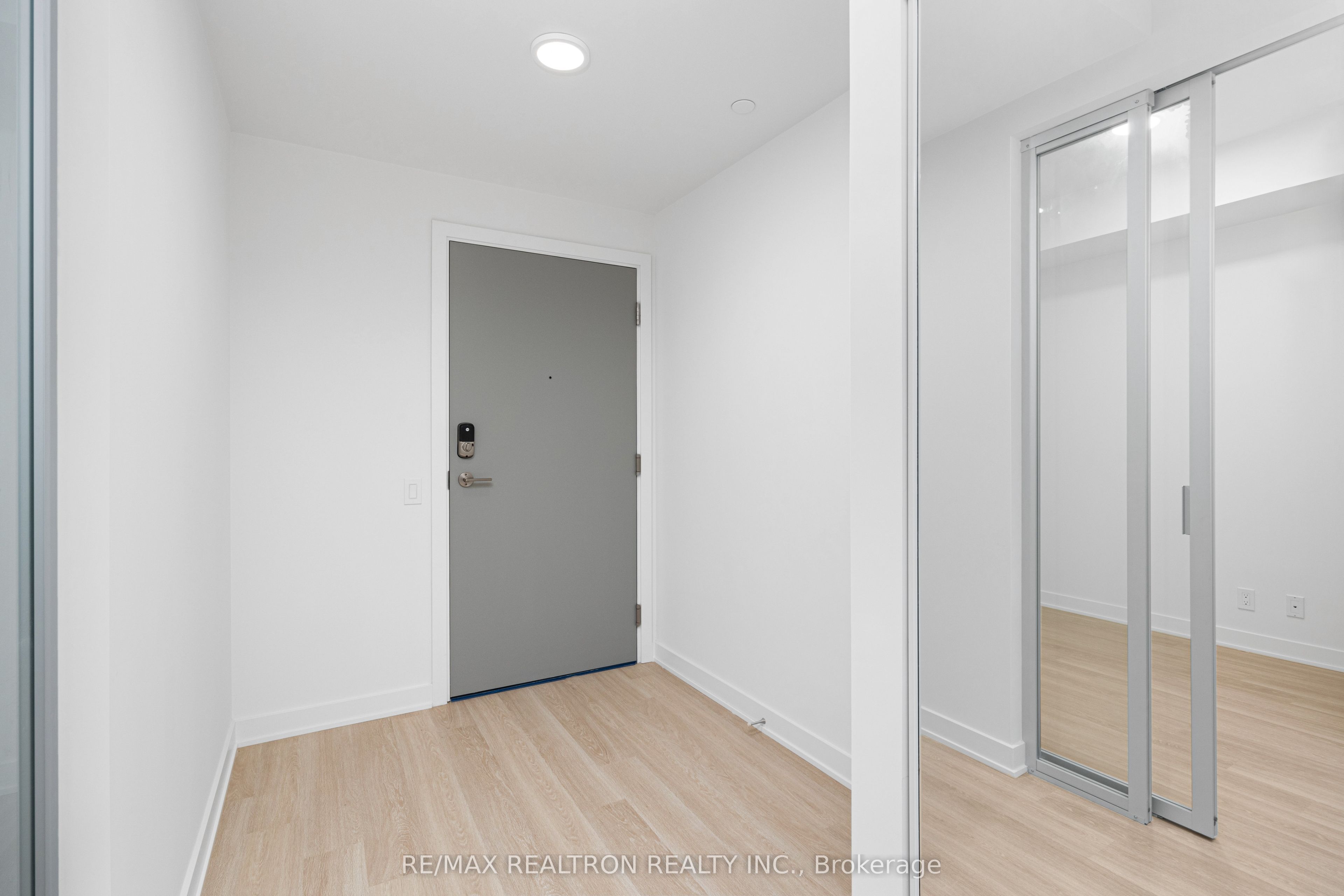 30 Upper Mall Way A620 Property Photo 2