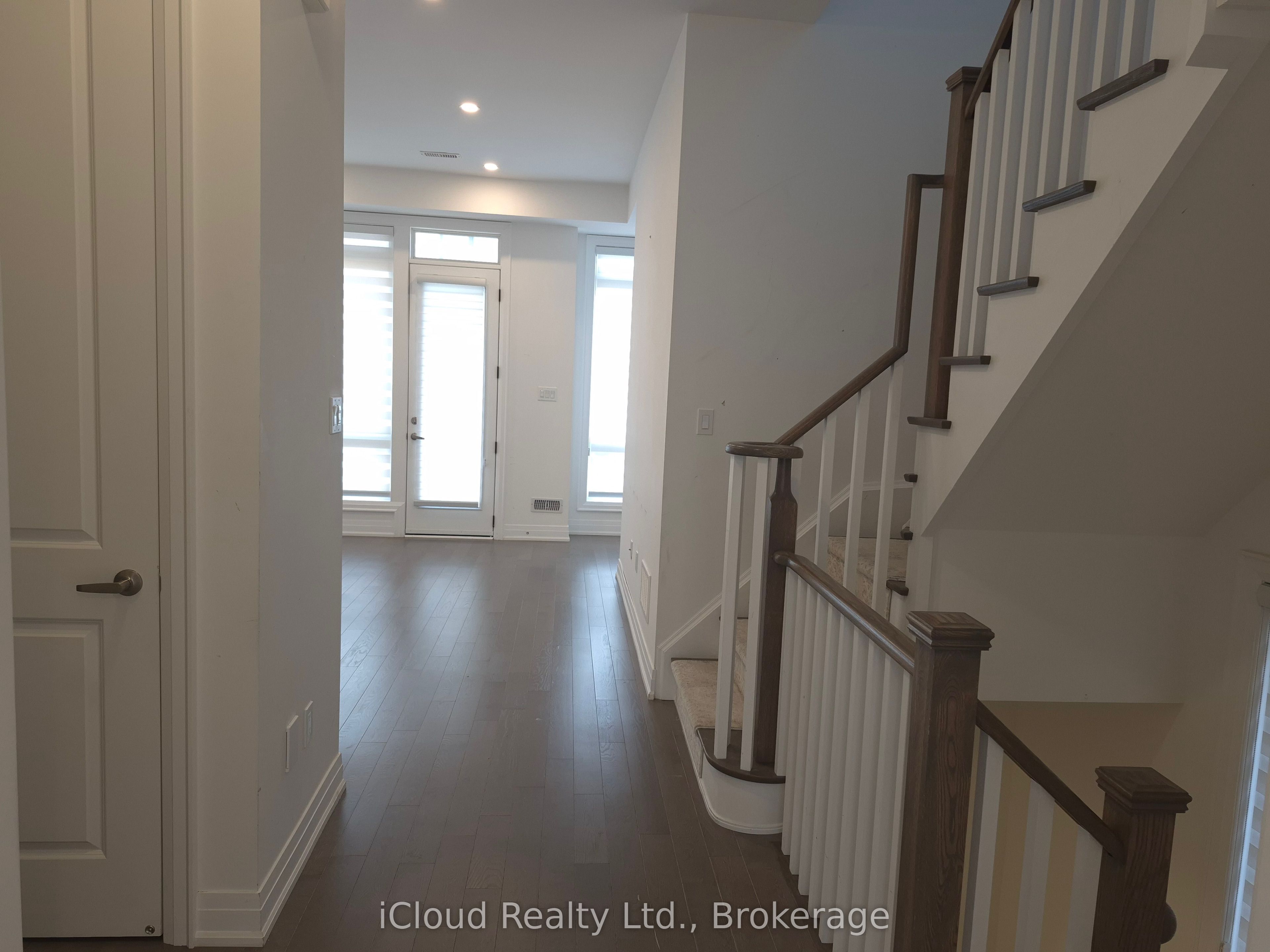 31 Globemaster Lane Property Photo 6