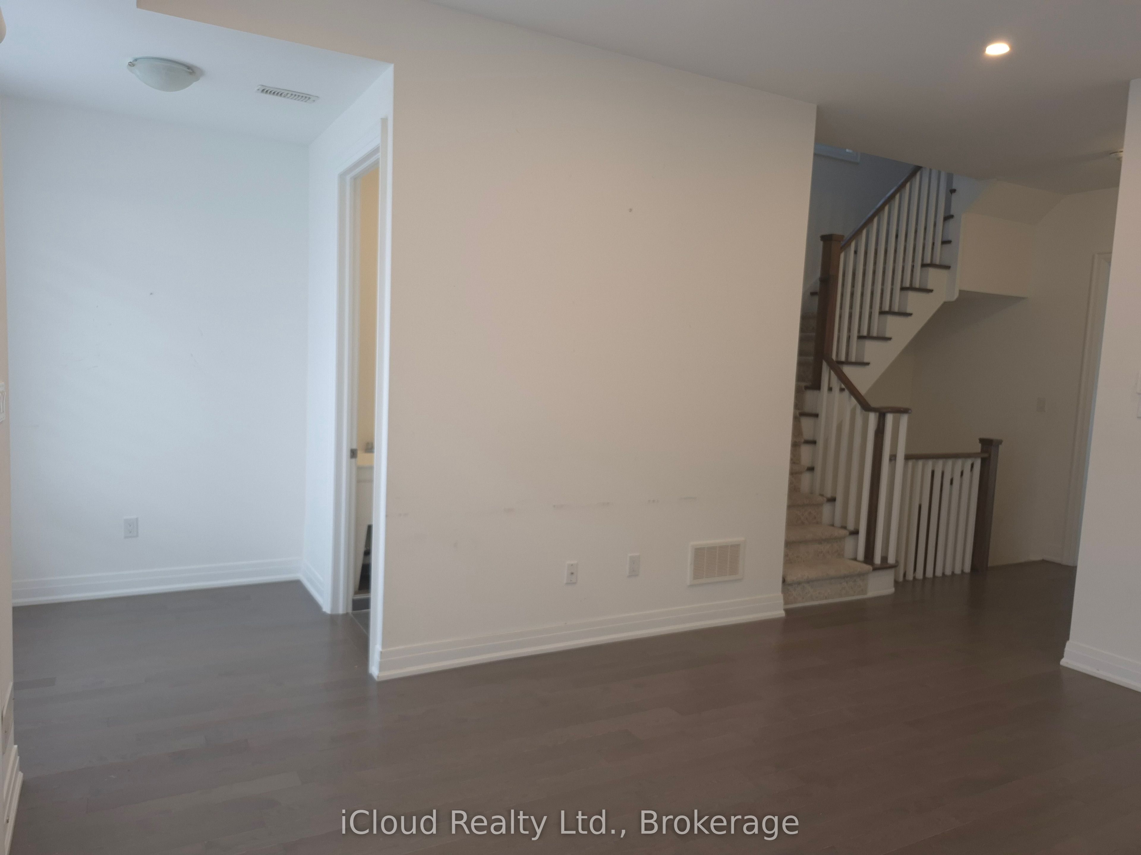 31 Globemaster Lane Property Photo 8
