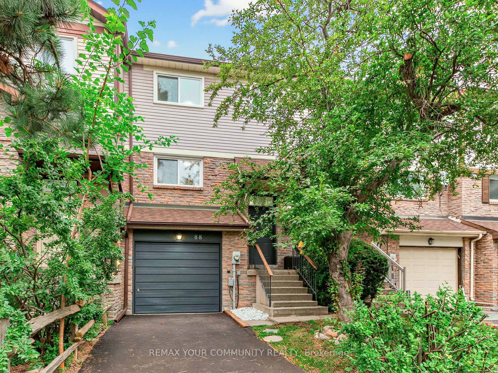 88 Dana Crescent Property Photo 2