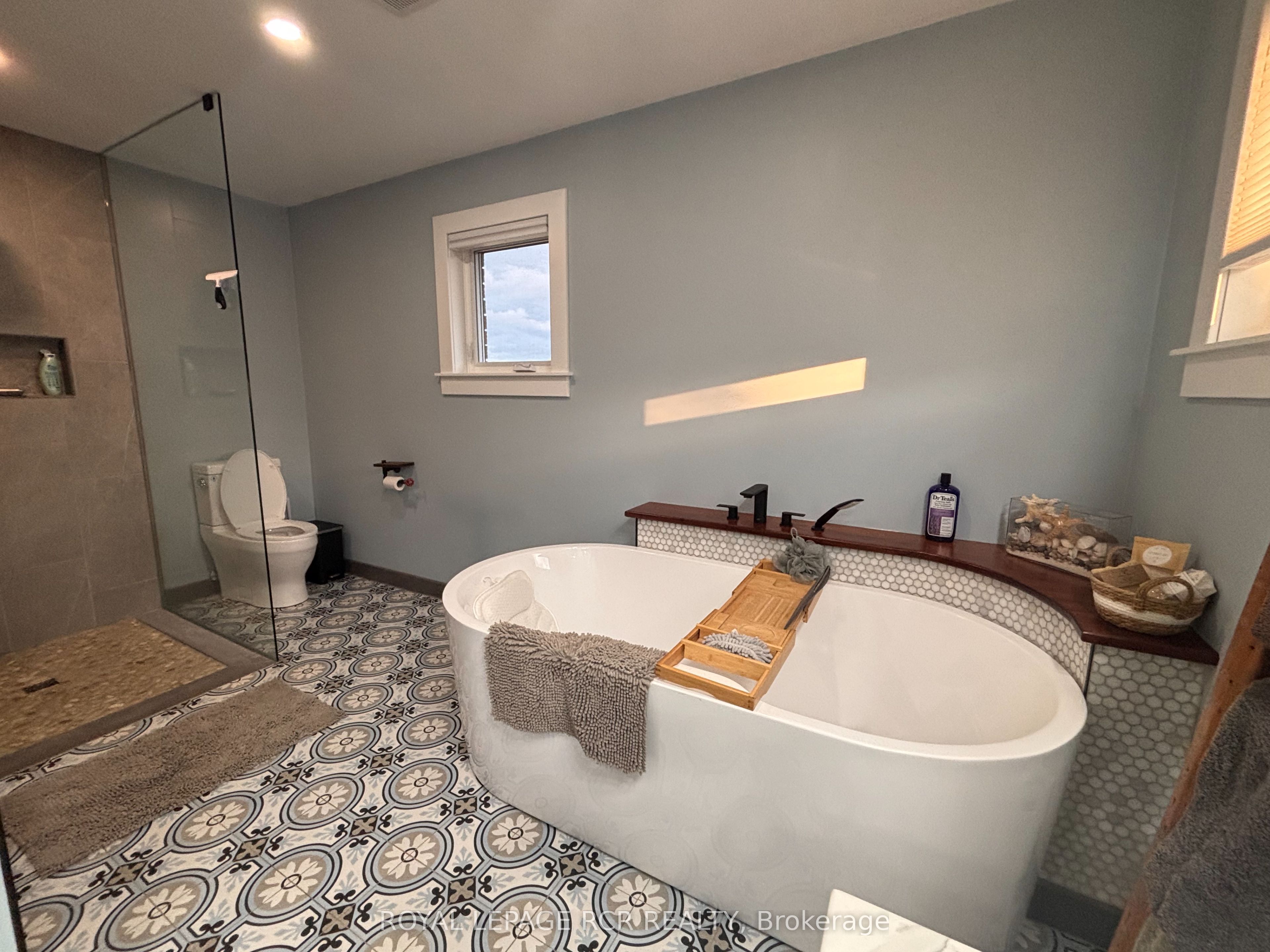 16 Loree Drive Property Photo 12