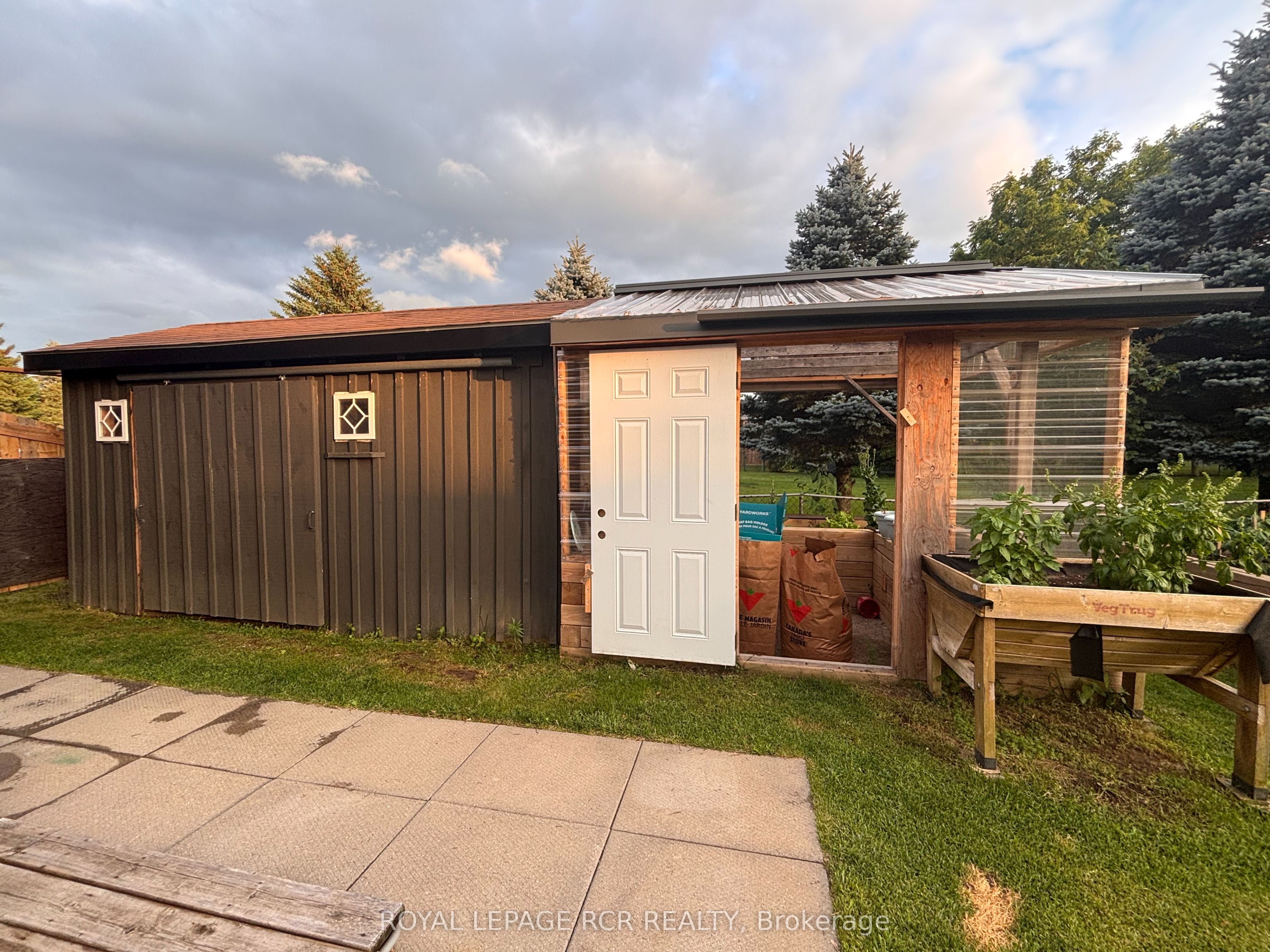 16 Loree Drive Property Photo 29