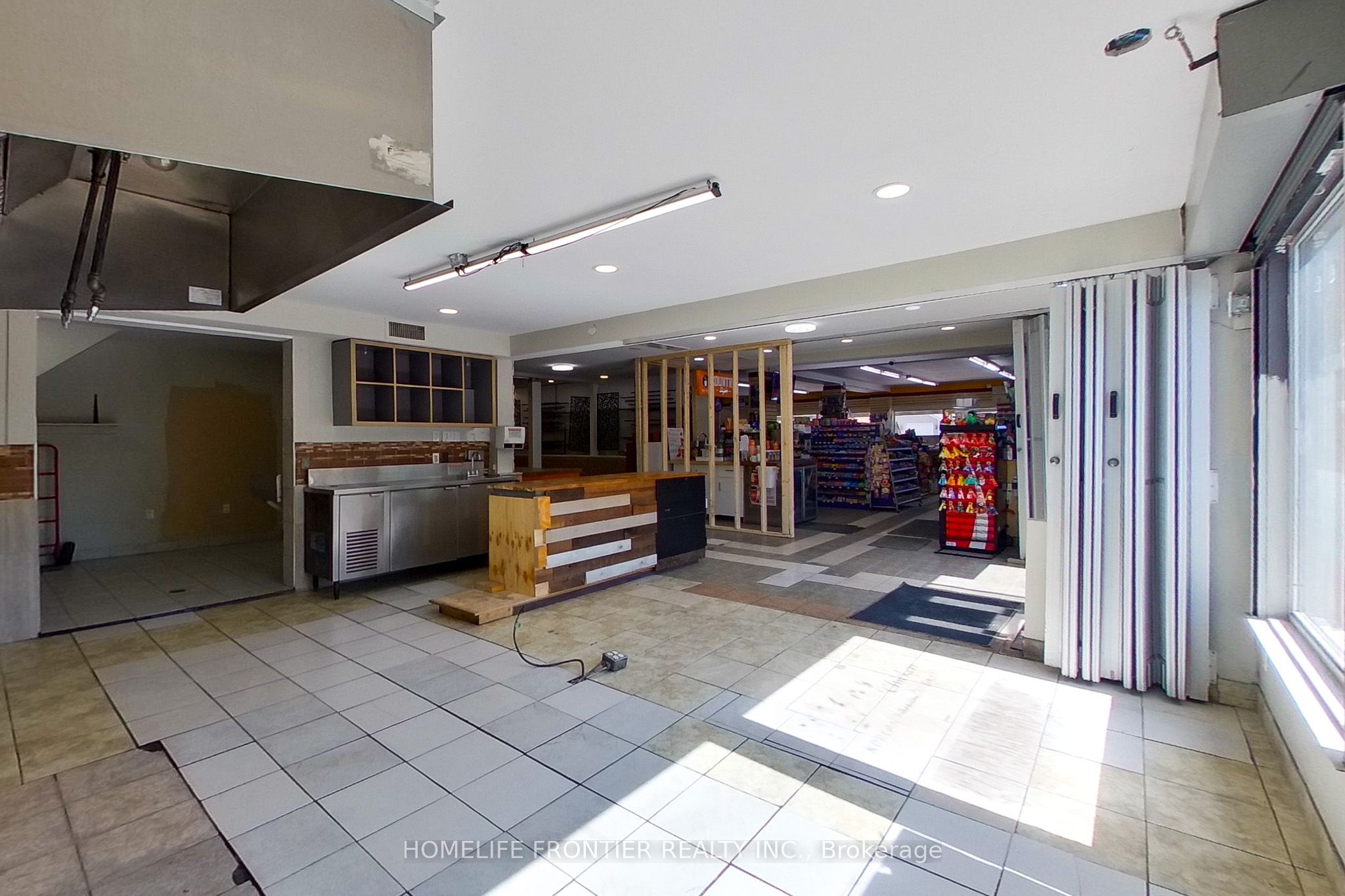 1382 Killarney Beach Road Se B Property Photo 3