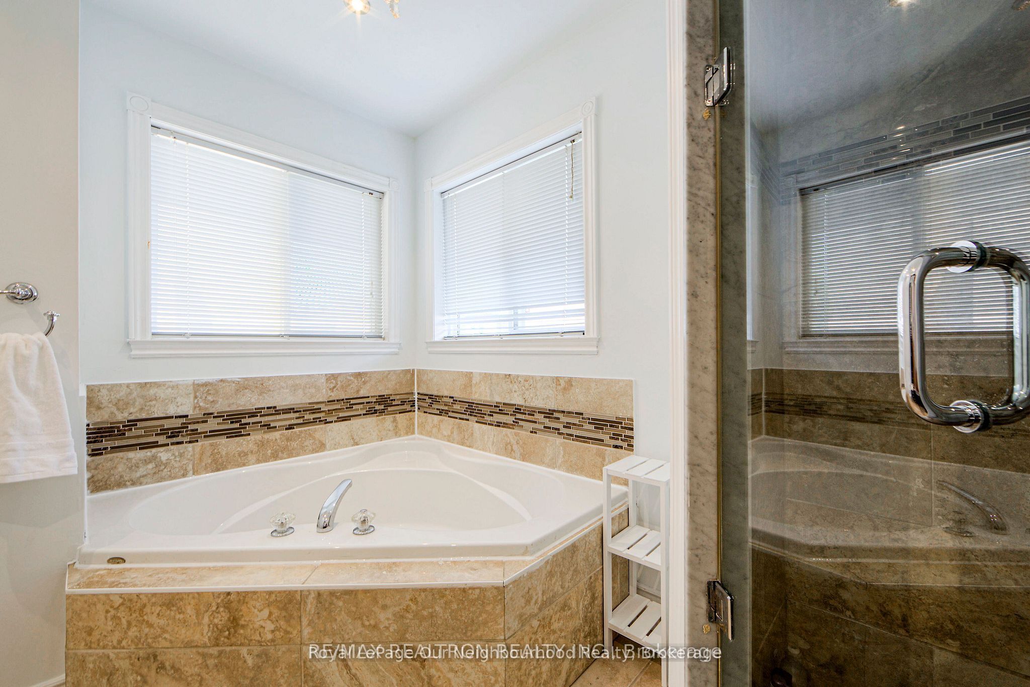 269 Treasure Road E Upper Property Photo 7