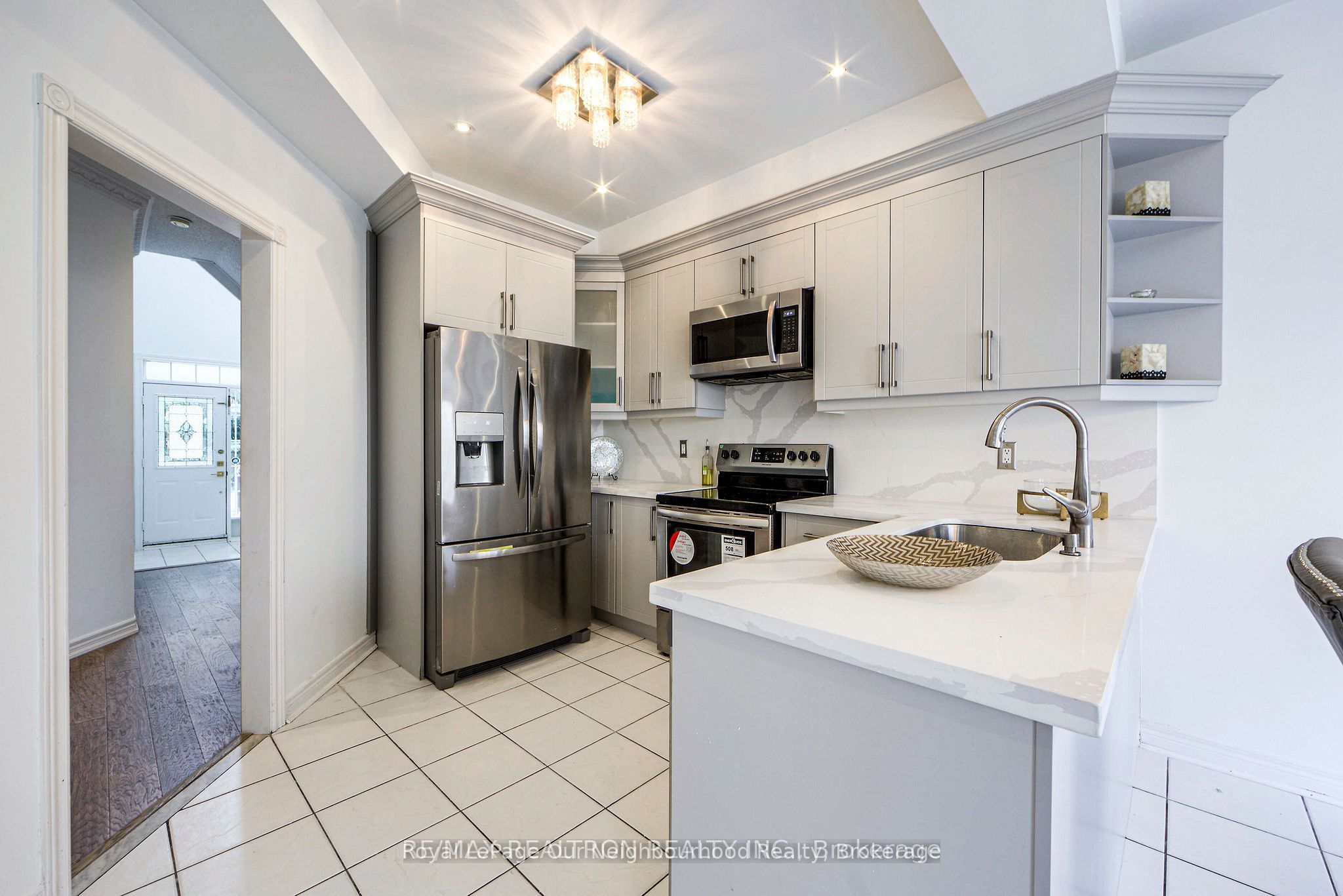 269 Treasure Road E Upper Property Photo 15