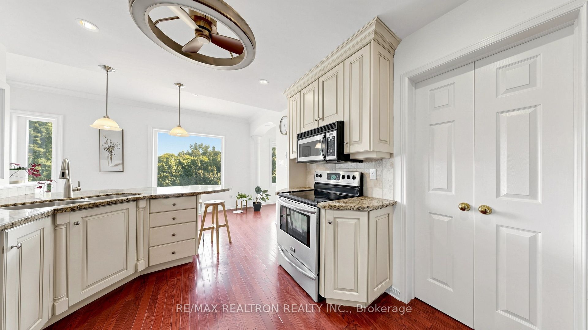 97 Thompson Drive Property Photo 14