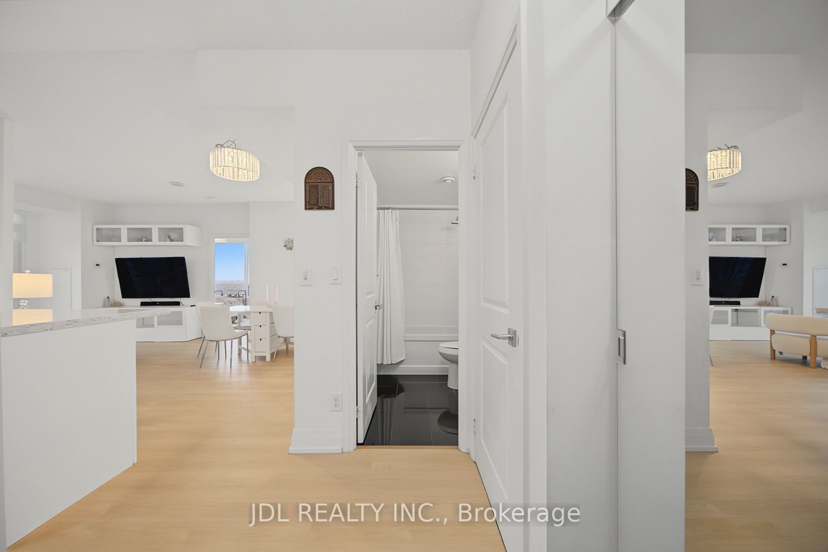 7165 Yonge Street 902 Property Photo 6