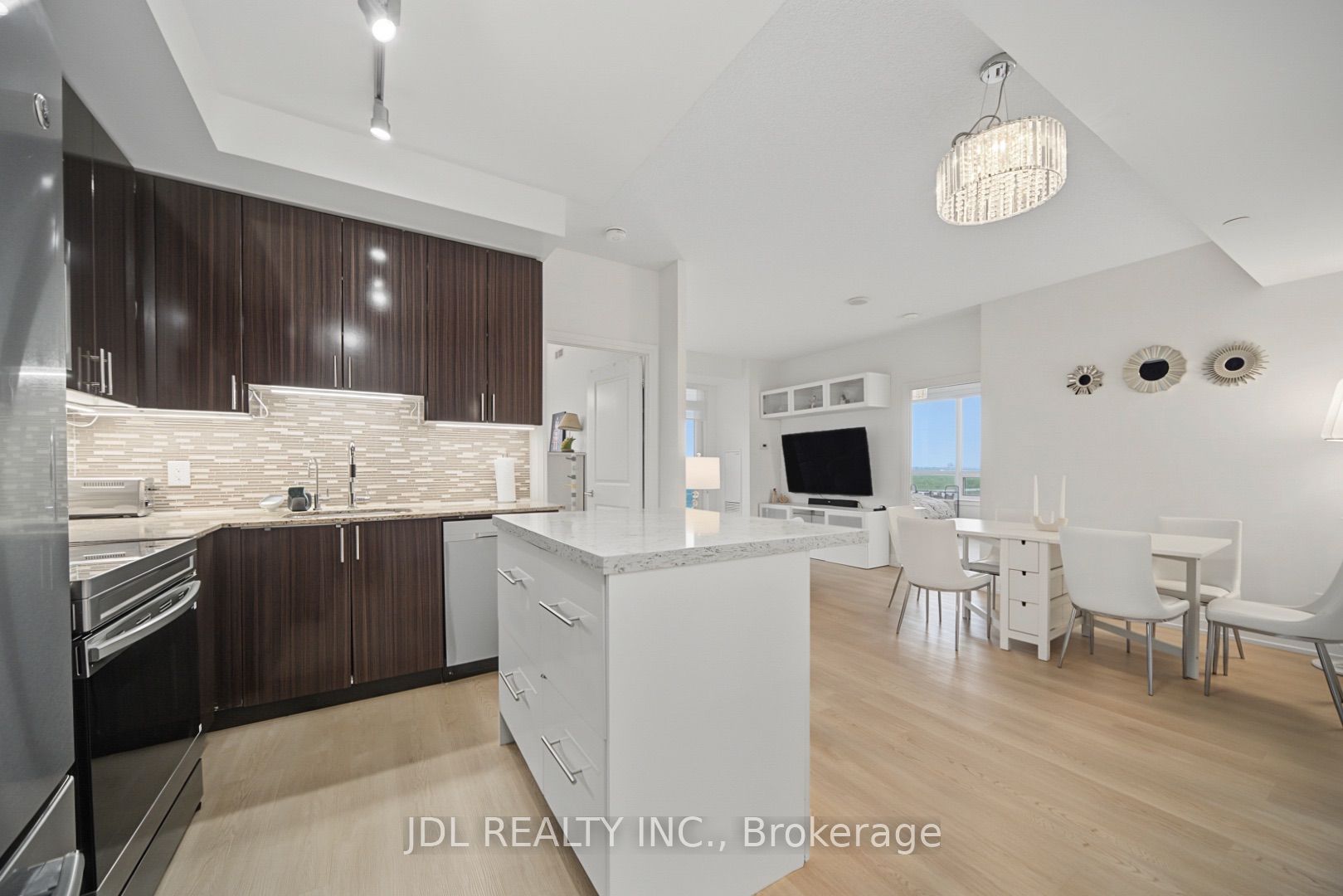 7165 Yonge Street 902 Property Photo 10