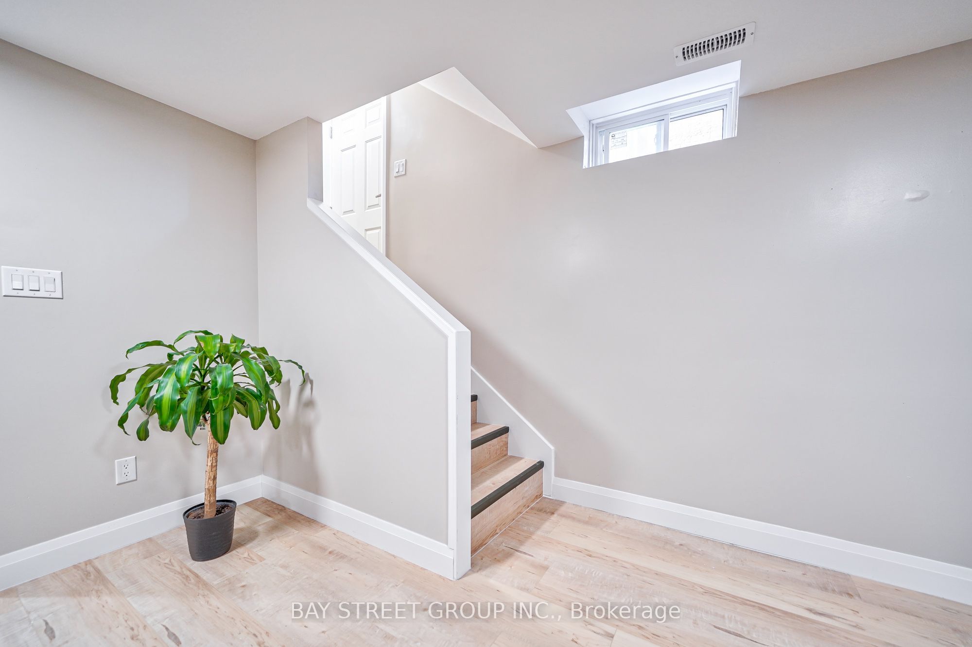169 Killian Road Room A Property Photo 7