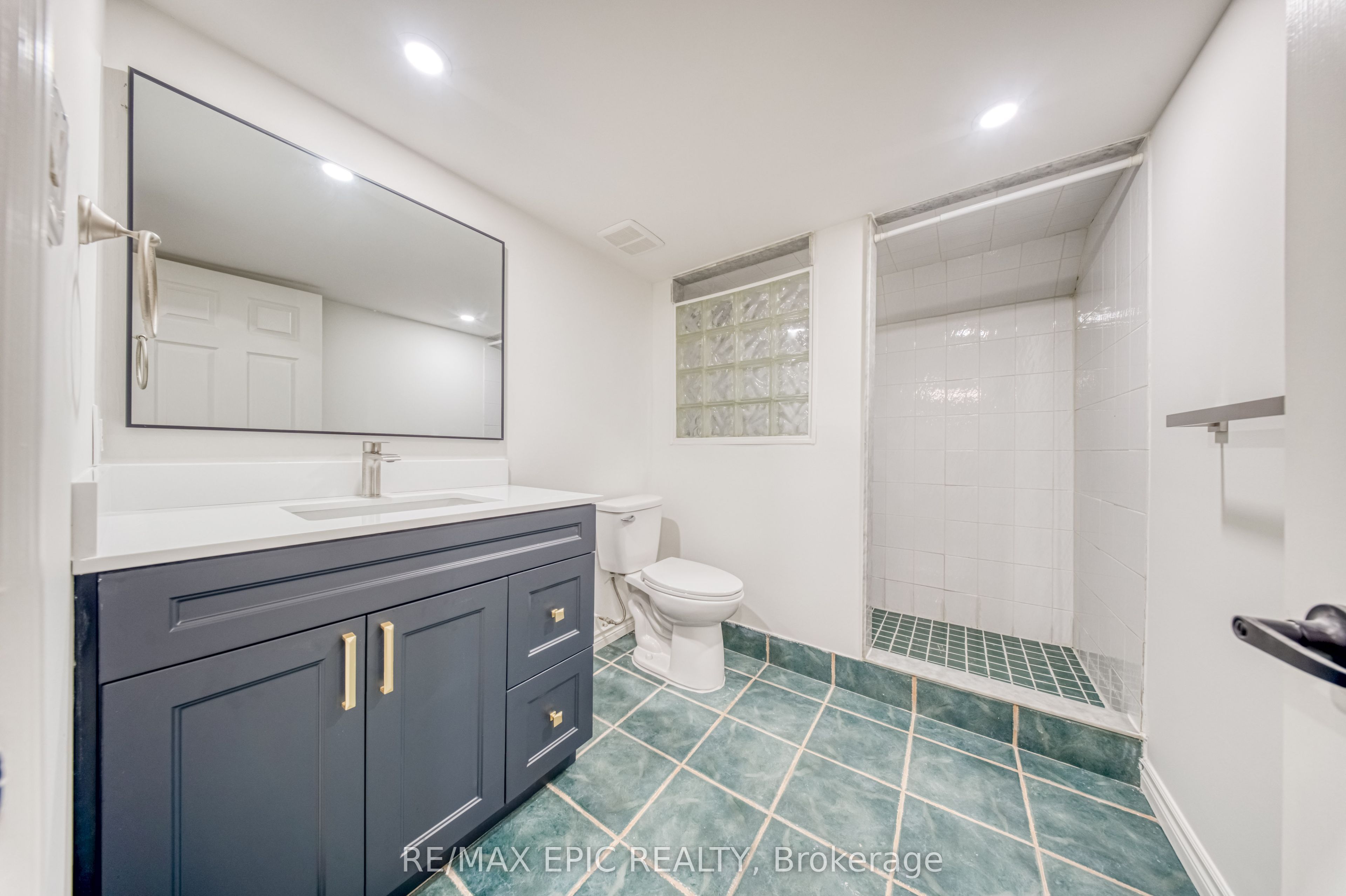961 Damascus Court Property Photo 33