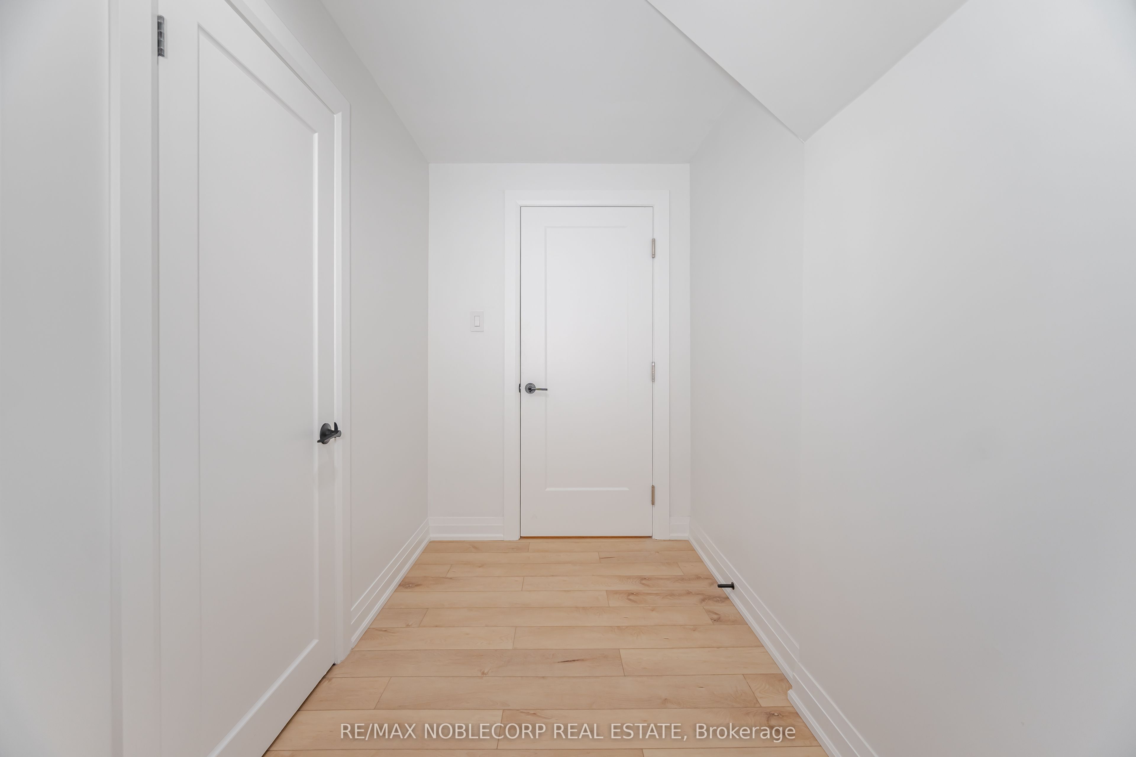 131 Dunstan Crescent Lower Property Photo 2