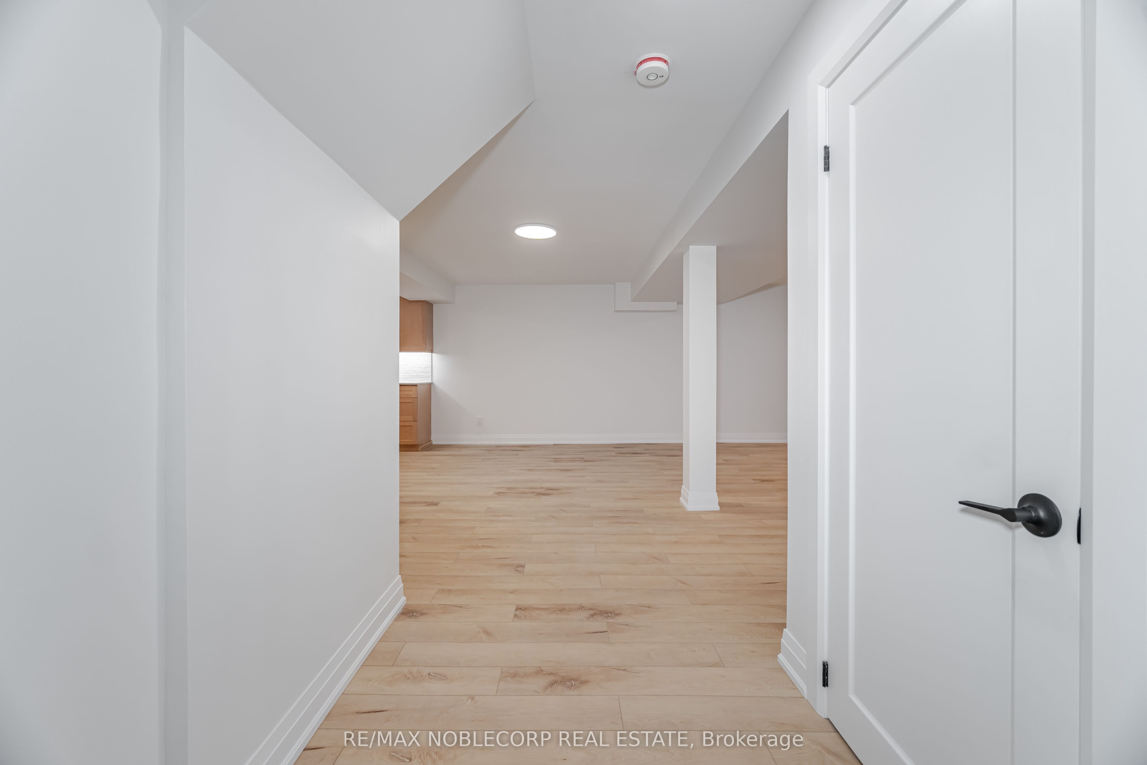 131 Dunstan Crescent Lower Property Photo 3