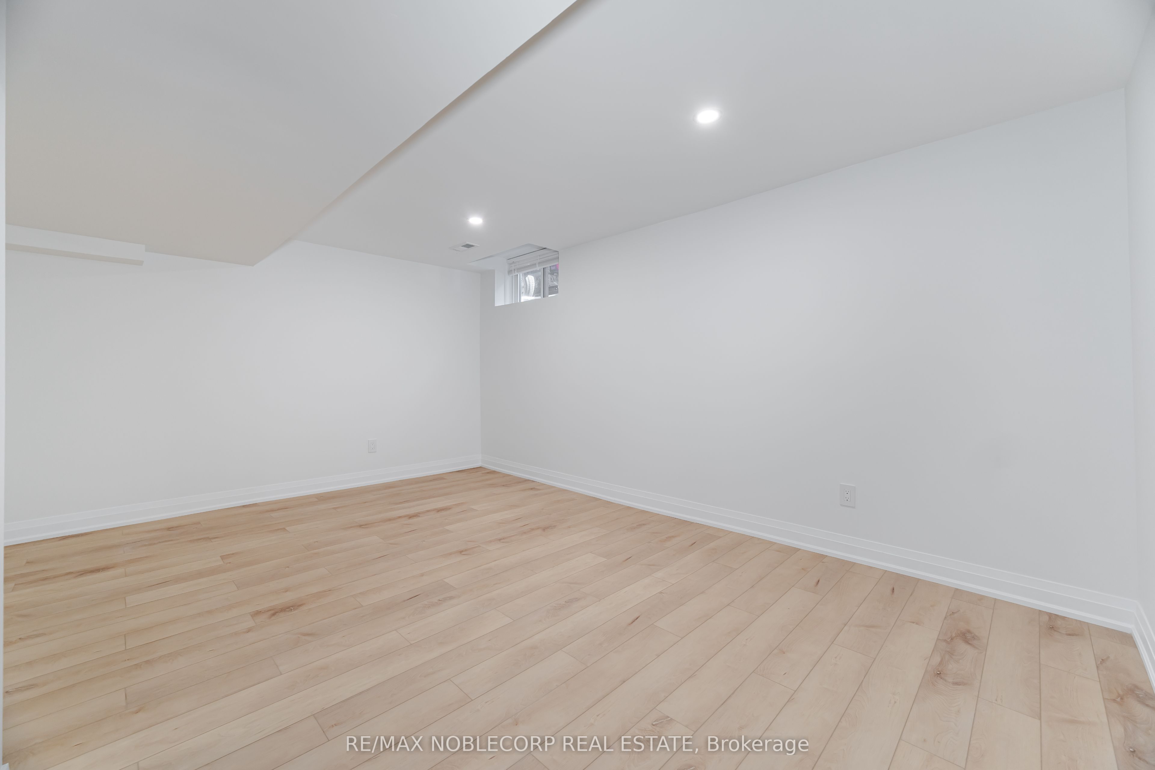 131 Dunstan Crescent Lower Property Photo 5