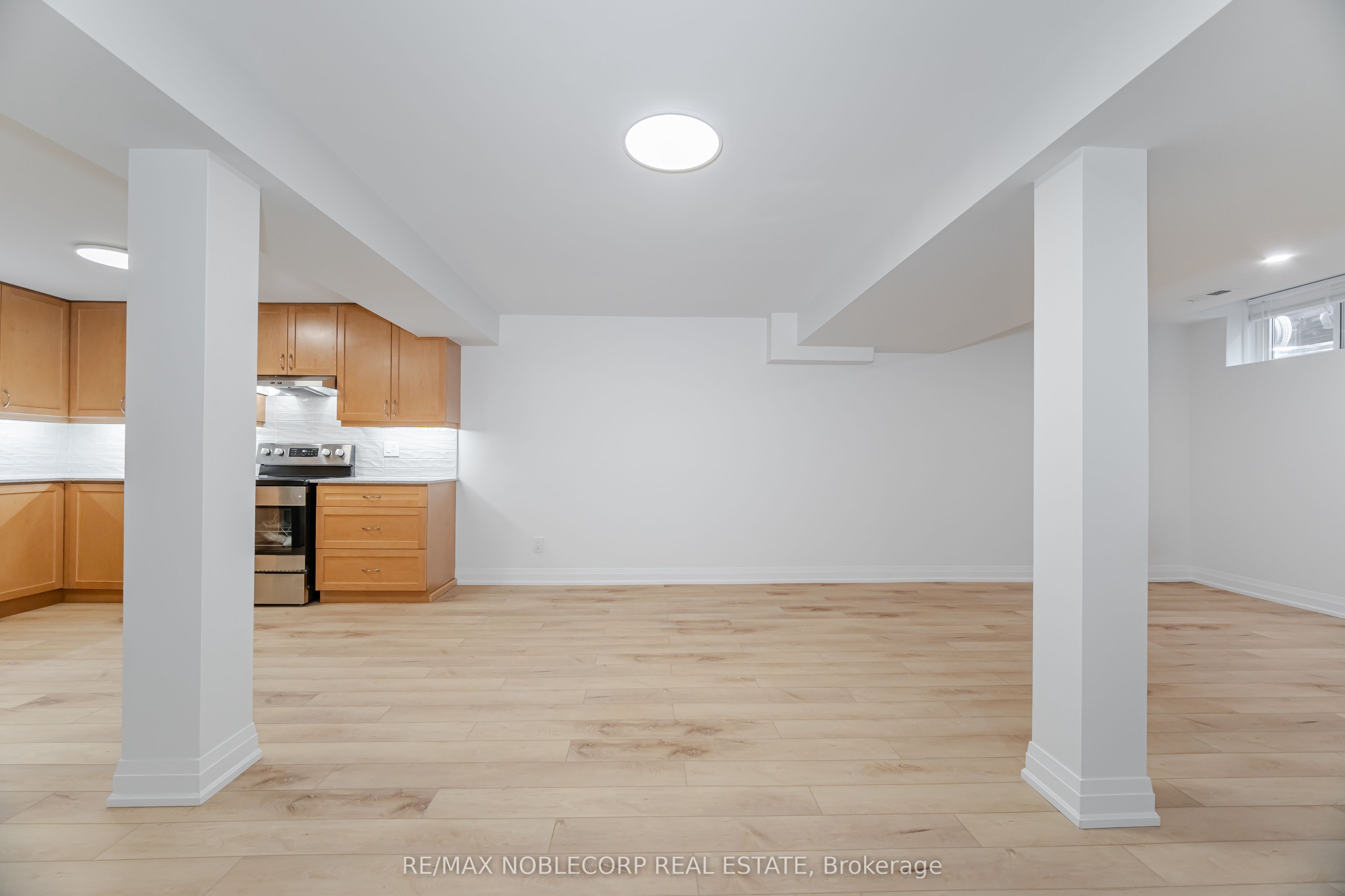 131 Dunstan Crescent Lower Property Photo 9