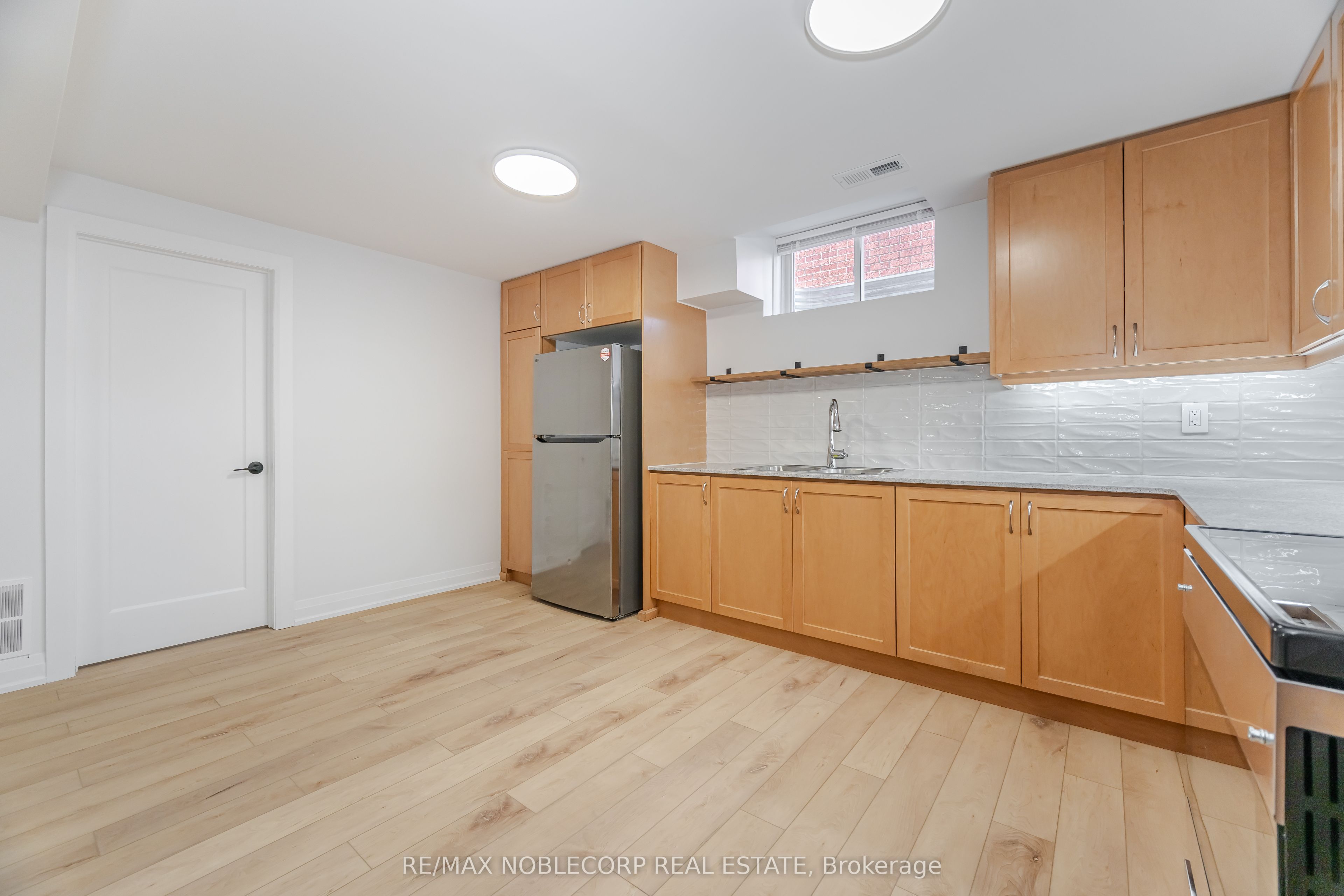 131 Dunstan Crescent Lower Property Photo 14
