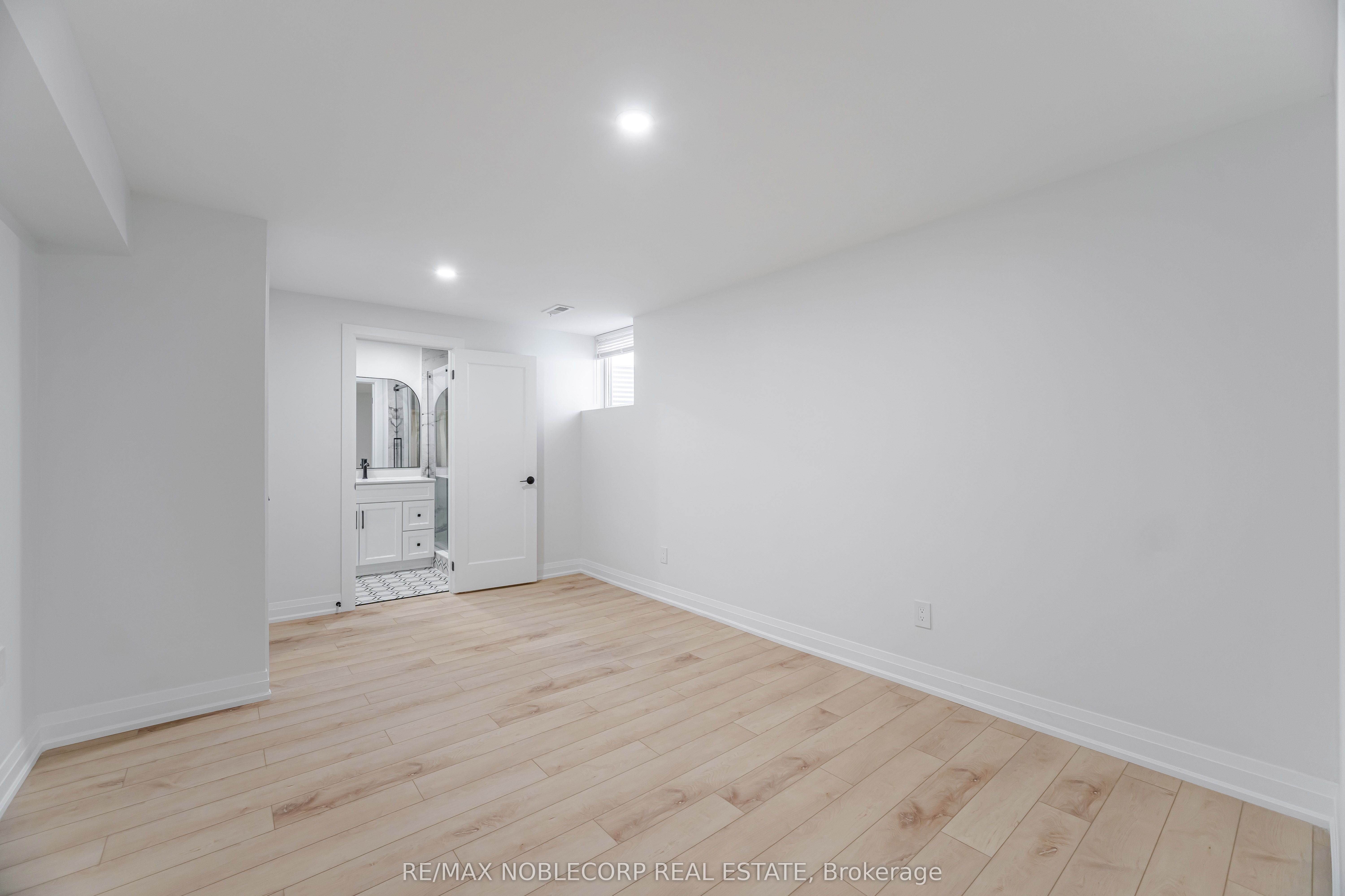 131 Dunstan Crescent Lower Property Photo 18