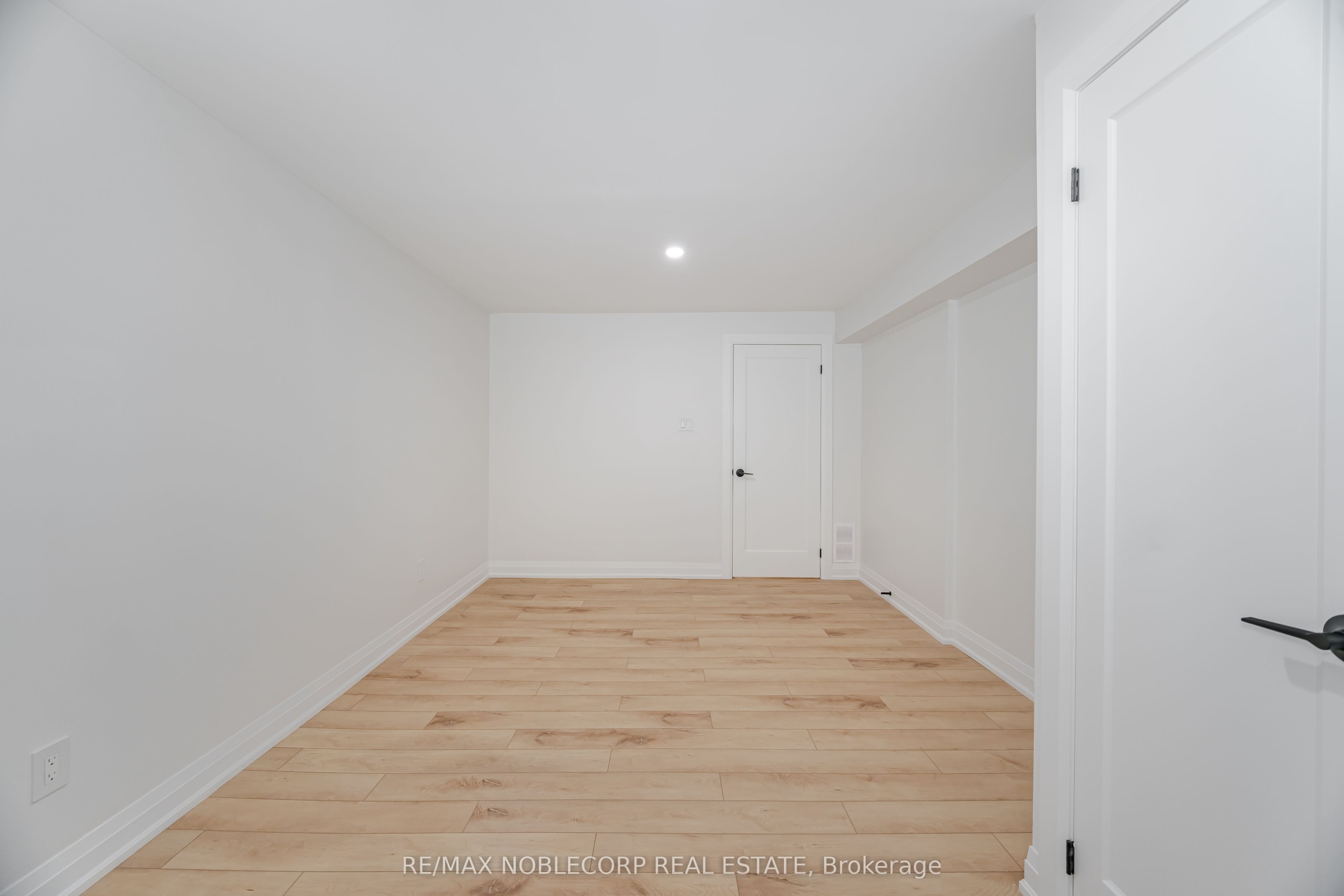131 Dunstan Crescent Lower Property Photo 19