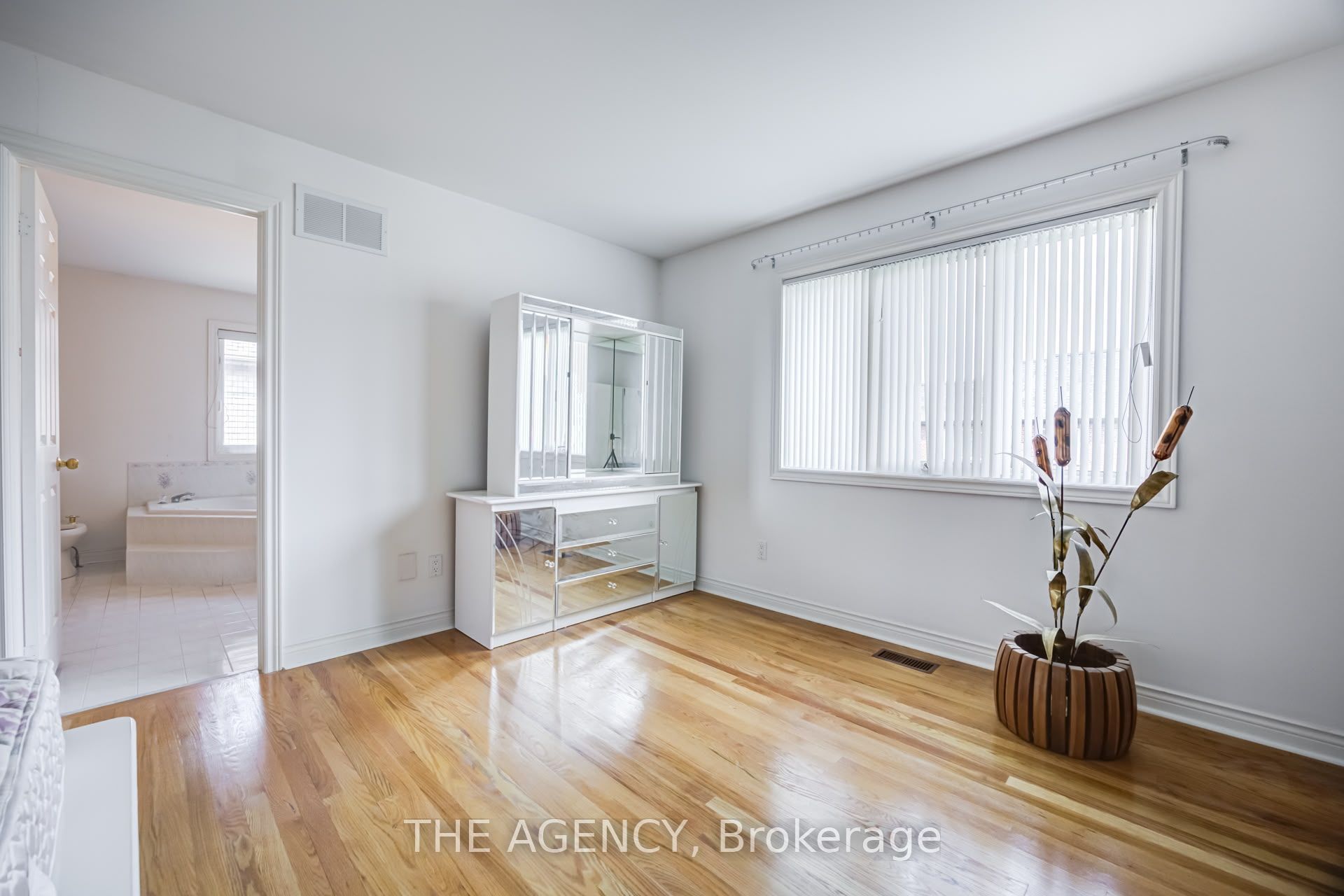 68 Townsgate Drive Property Photo 16