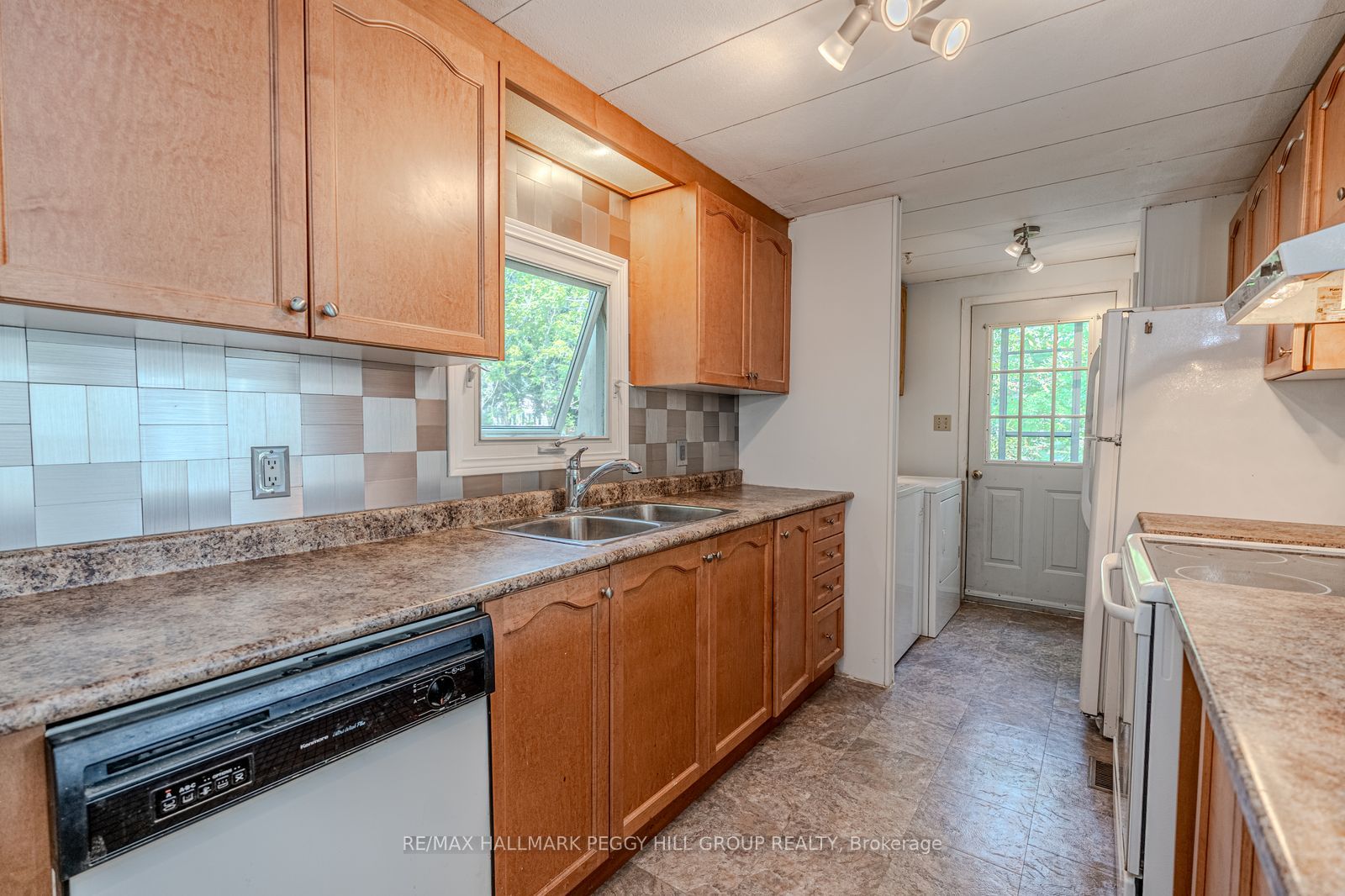 85 Hawthorne Drive Property Photo 4