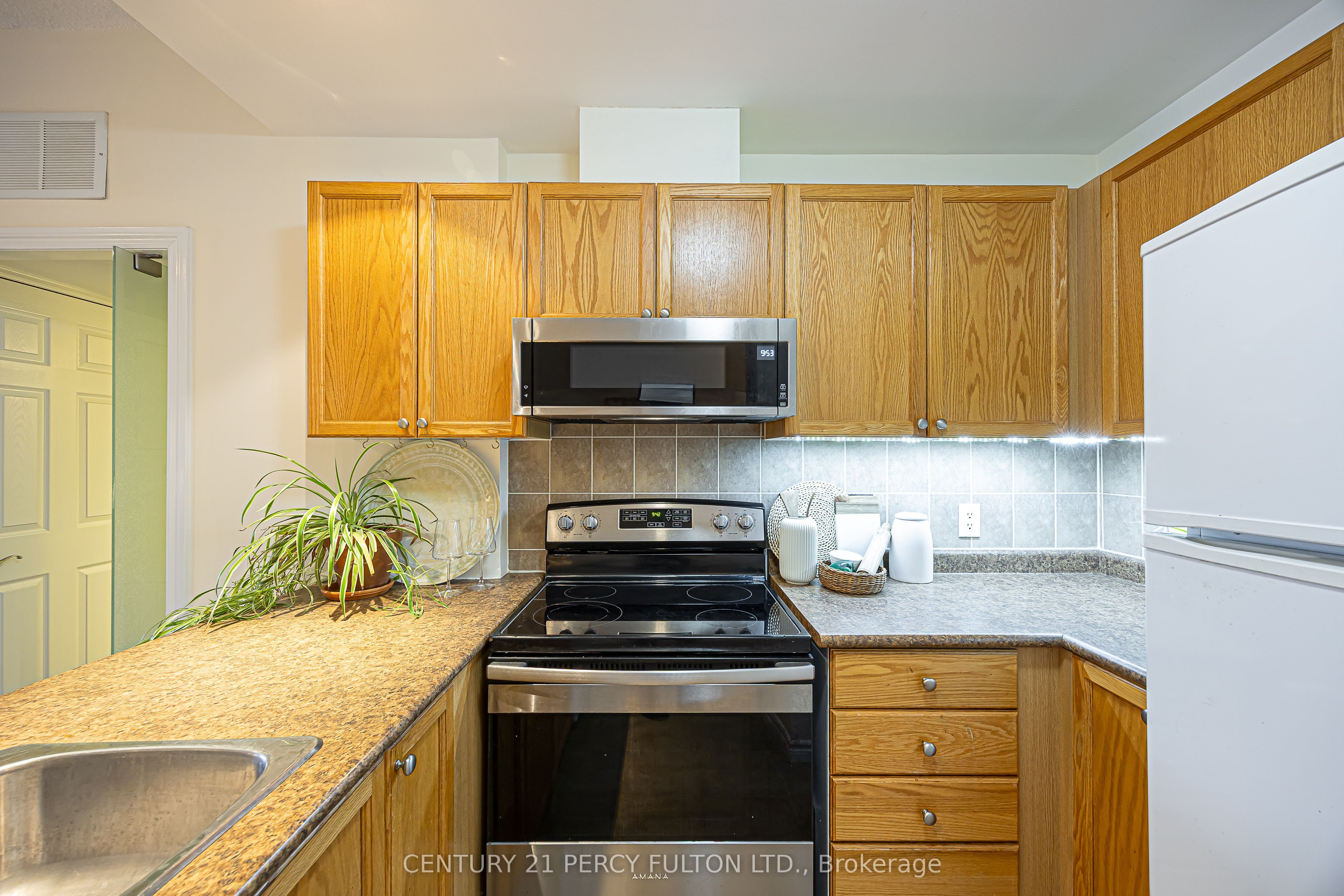 220 Main Street N 211 Property Photo 6