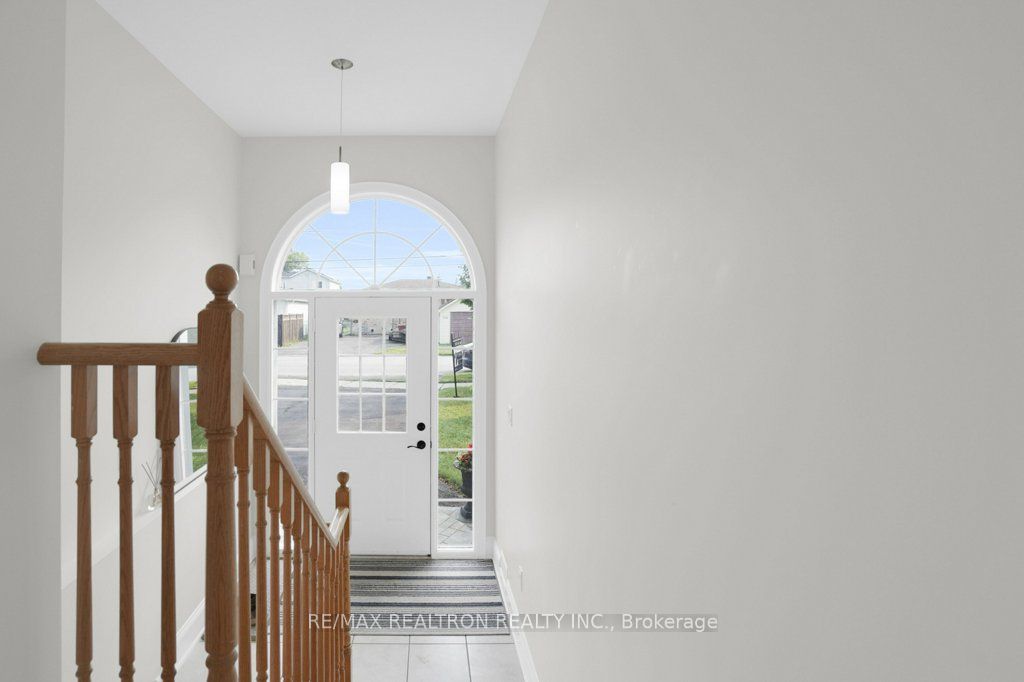 121 Riverglen Drive Property Photo 3