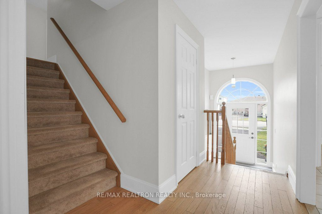 121 Riverglen Drive Property Photo 5