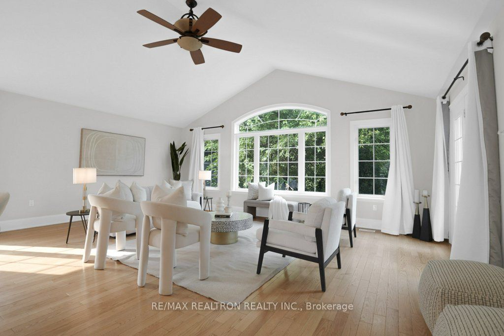121 Riverglen Drive Property Photo 6