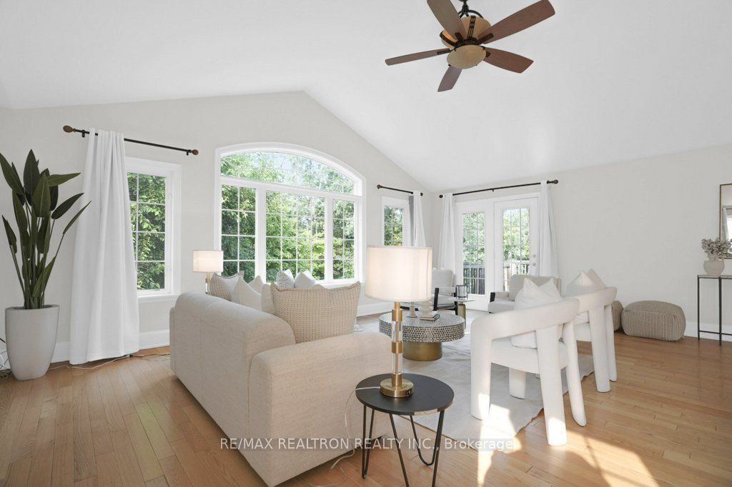 121 Riverglen Drive Property Photo 8